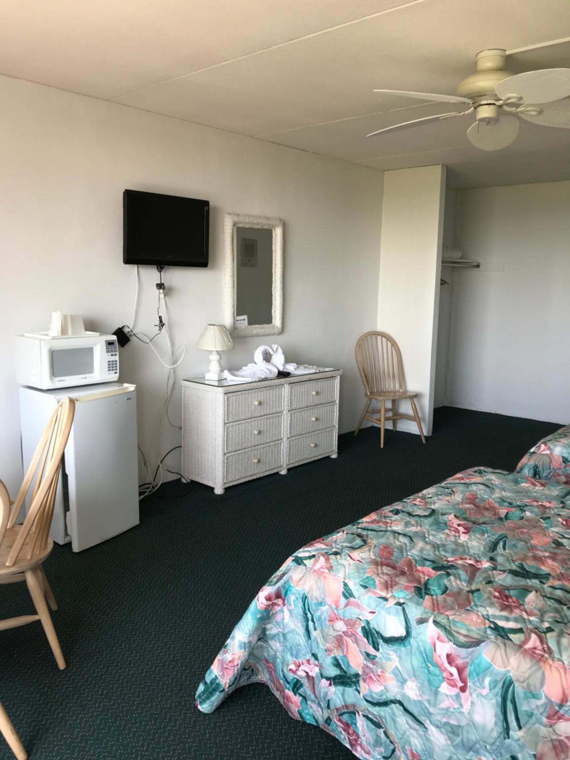 Gold Crest Motel photo 44