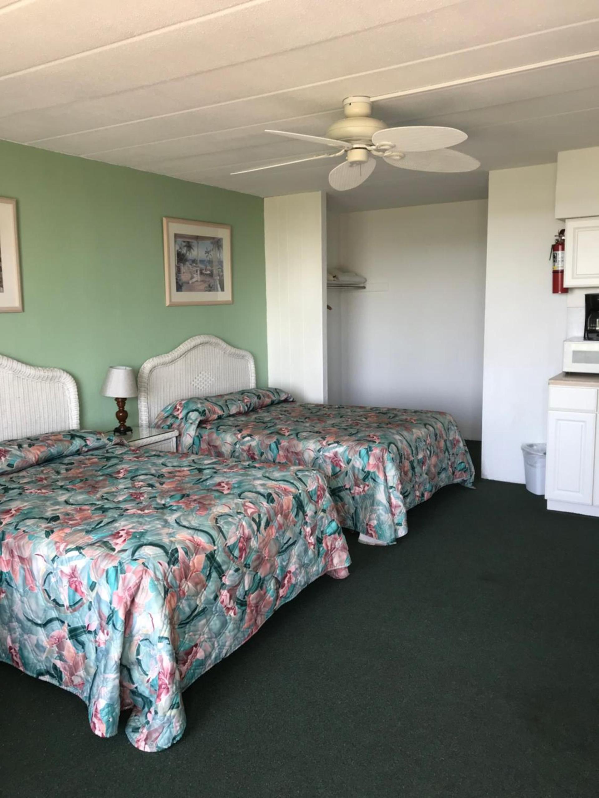 Gold Crest Motel photo 42
