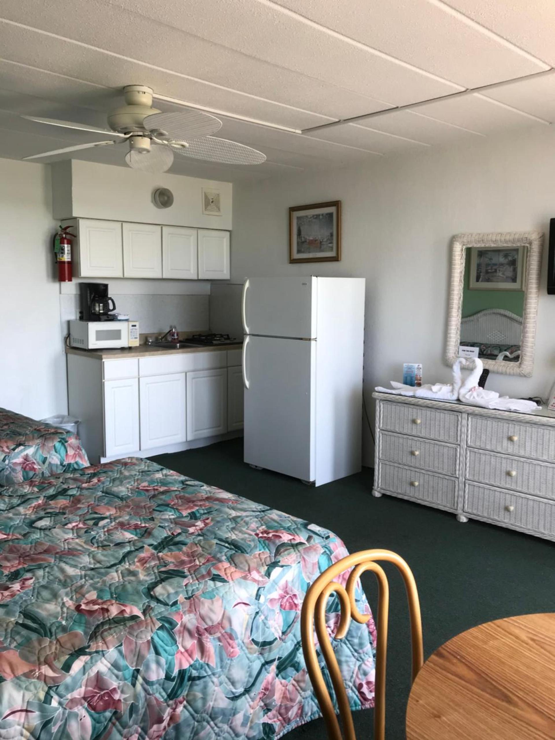 Gold Crest Motel photo 41