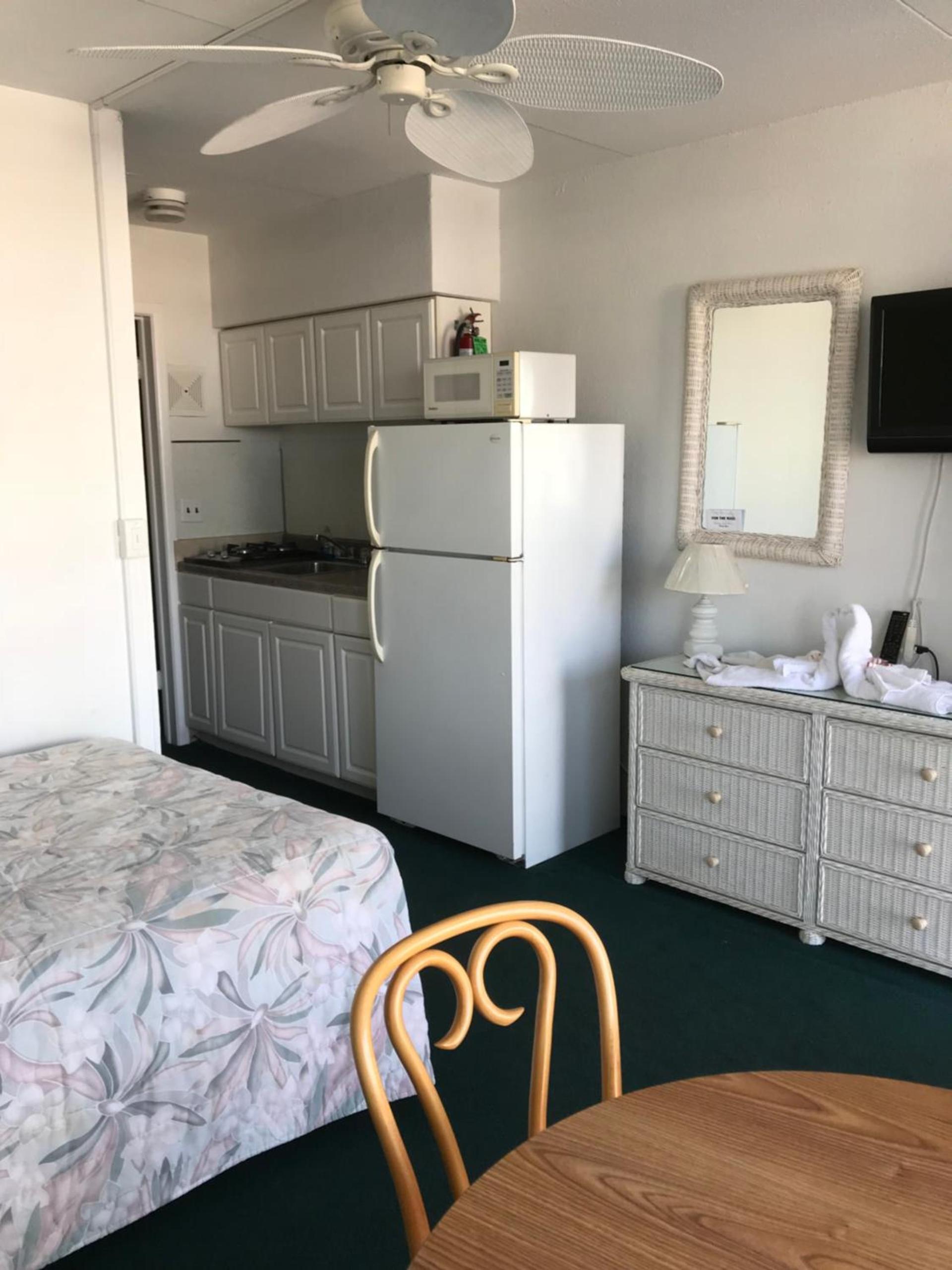 Gold Crest Motel photo 45