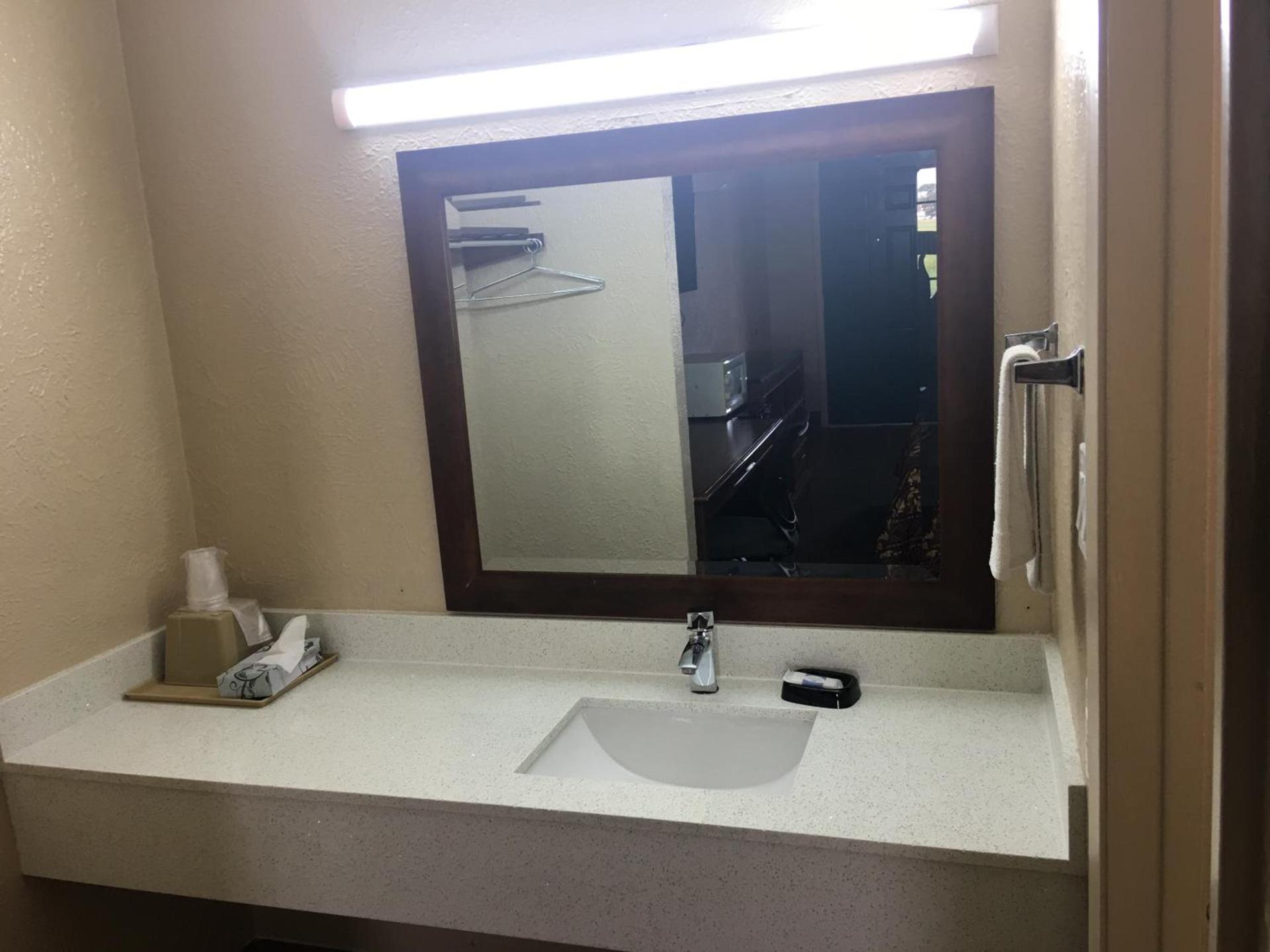 Chaparral Motel photo 13