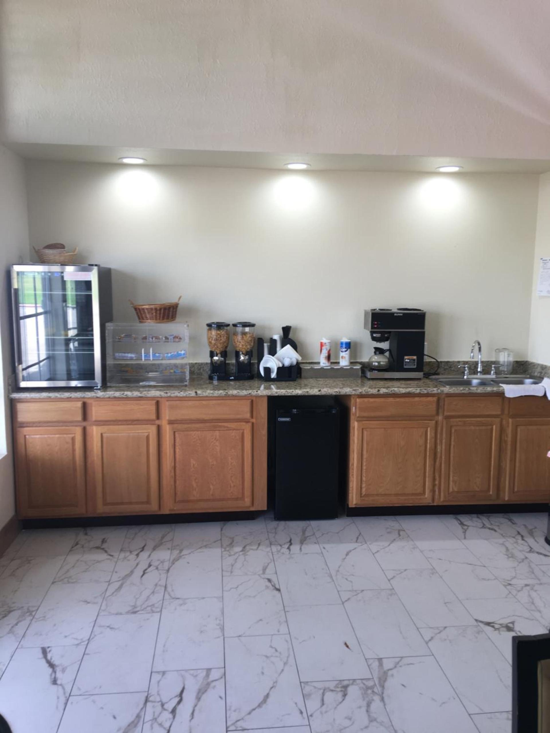 Chaparral Motel photo 34