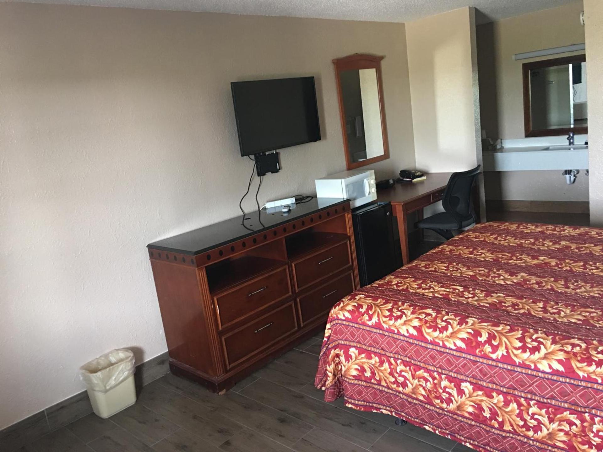 Chaparral Motel photo 12