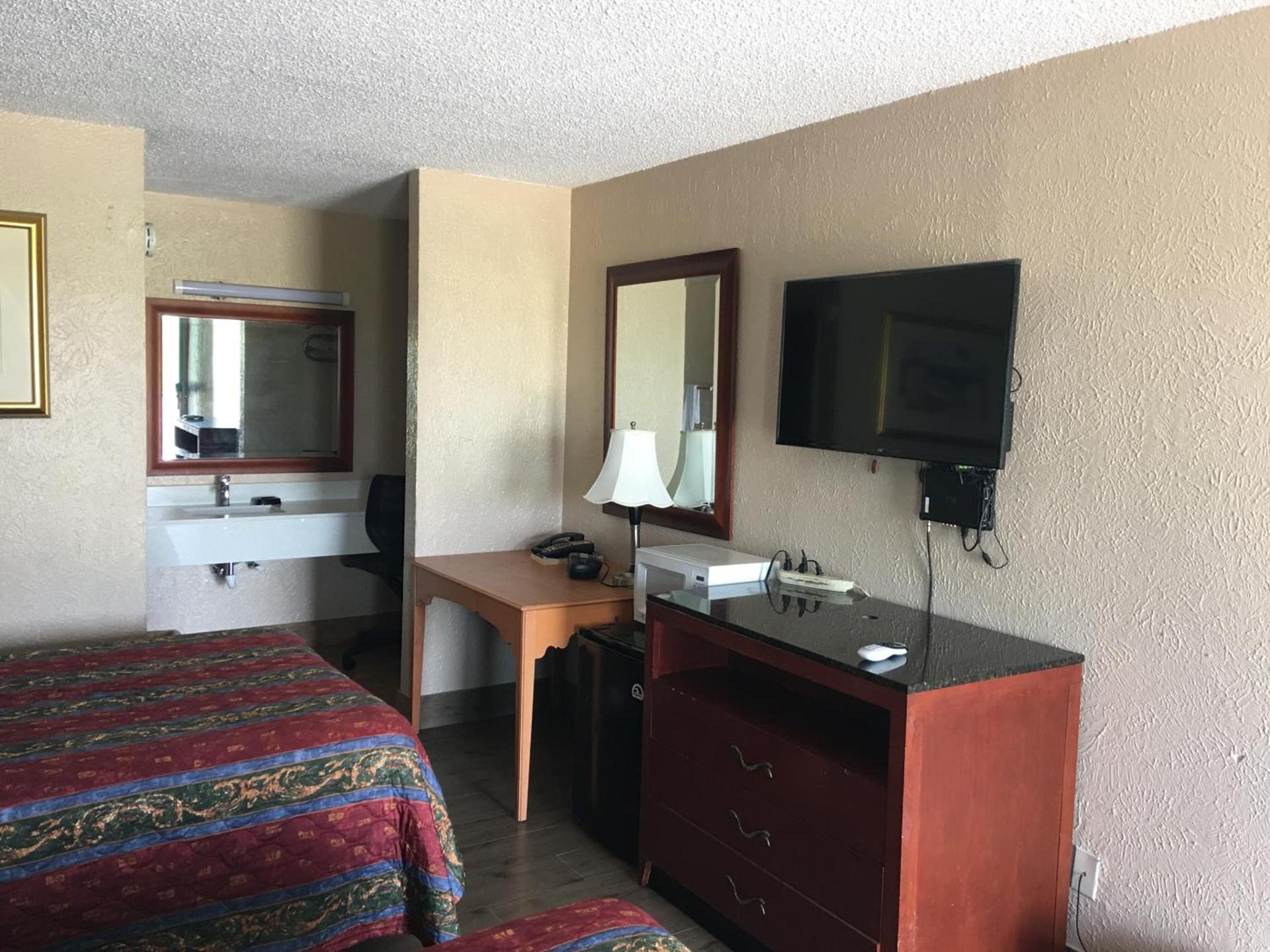 Chaparral Motel photo 26