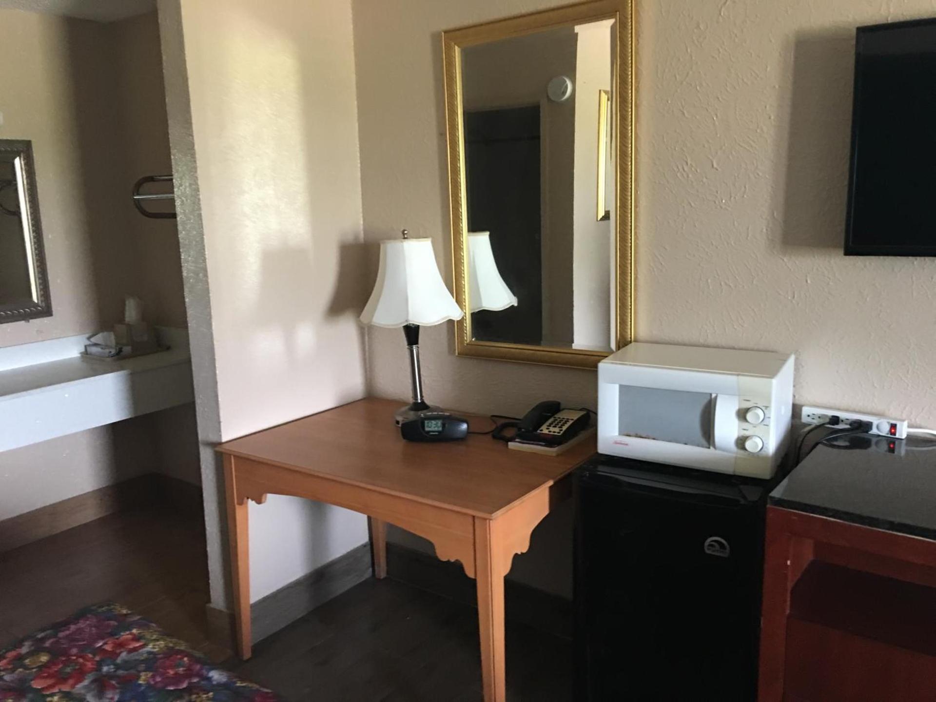 Chaparral Motel photo 24
