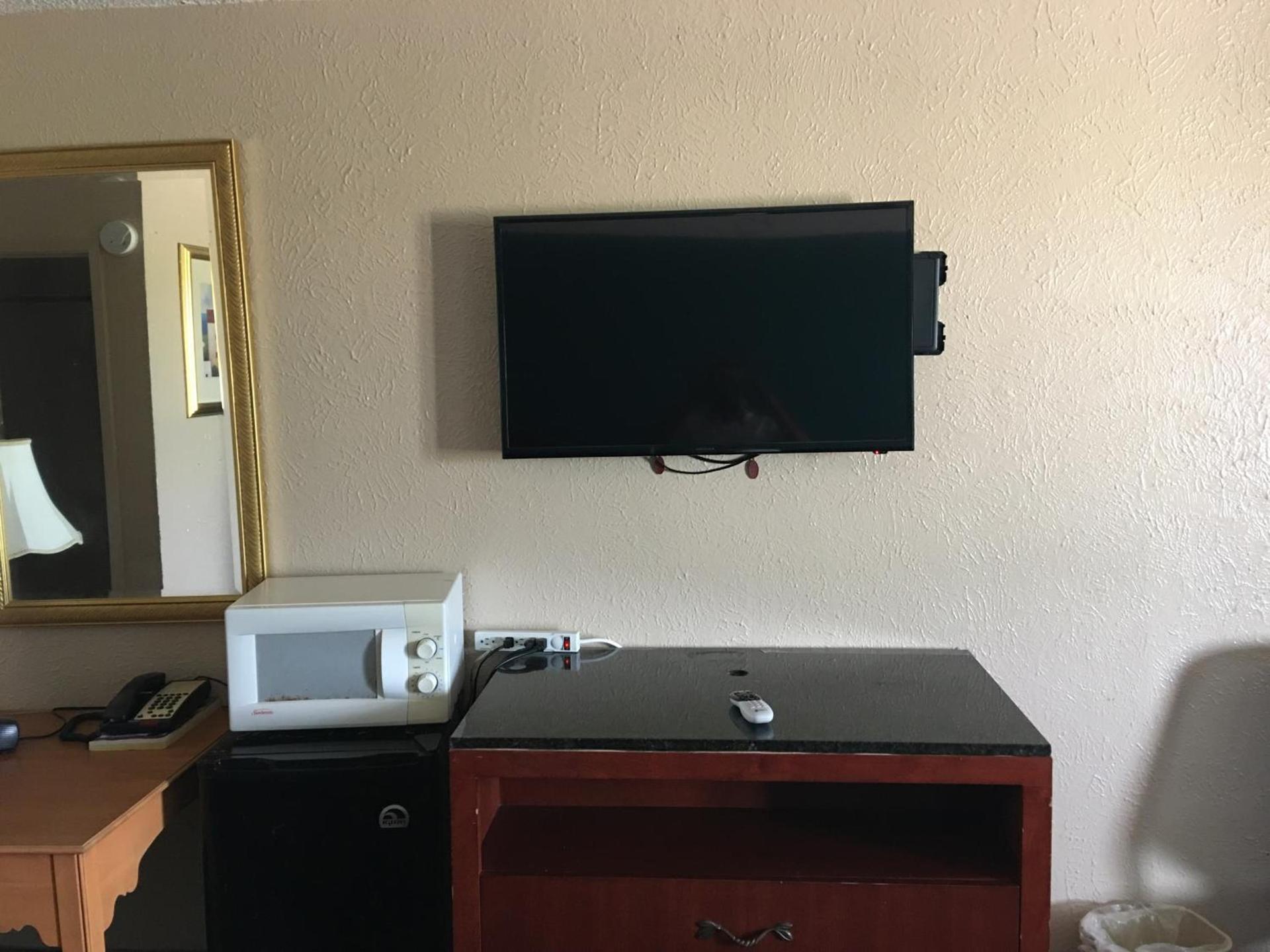 Chaparral Motel photo 23