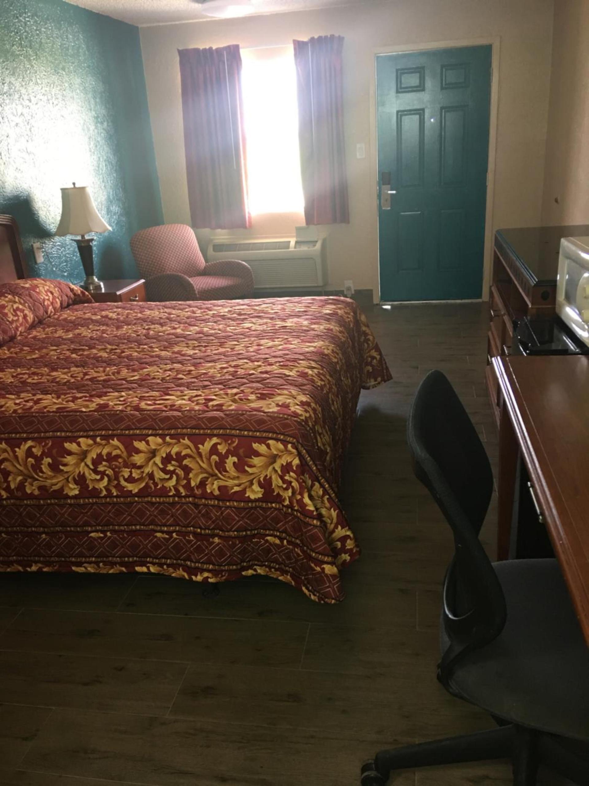 Chaparral Motel photo 20