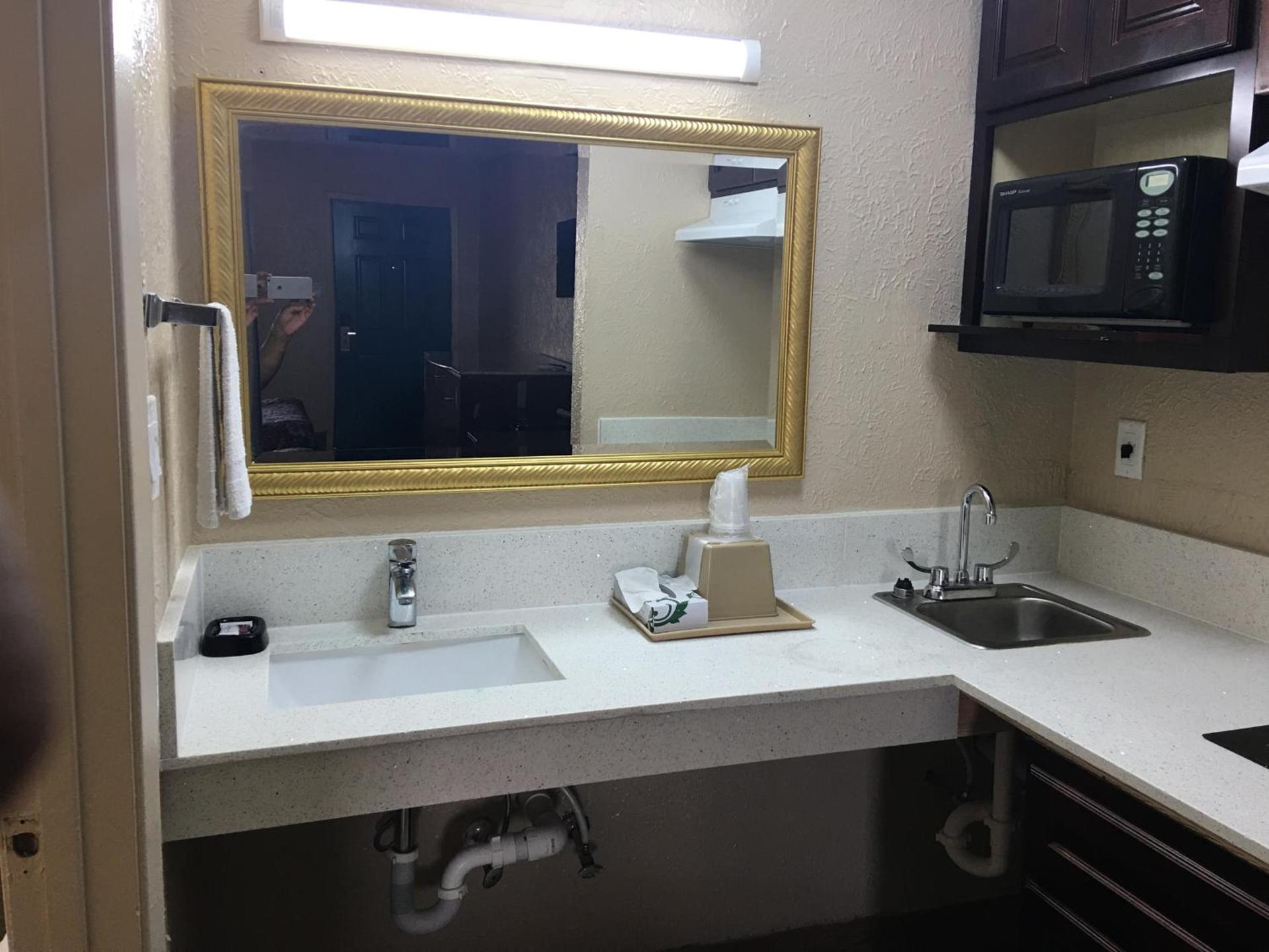 Chaparral Motel photo 19