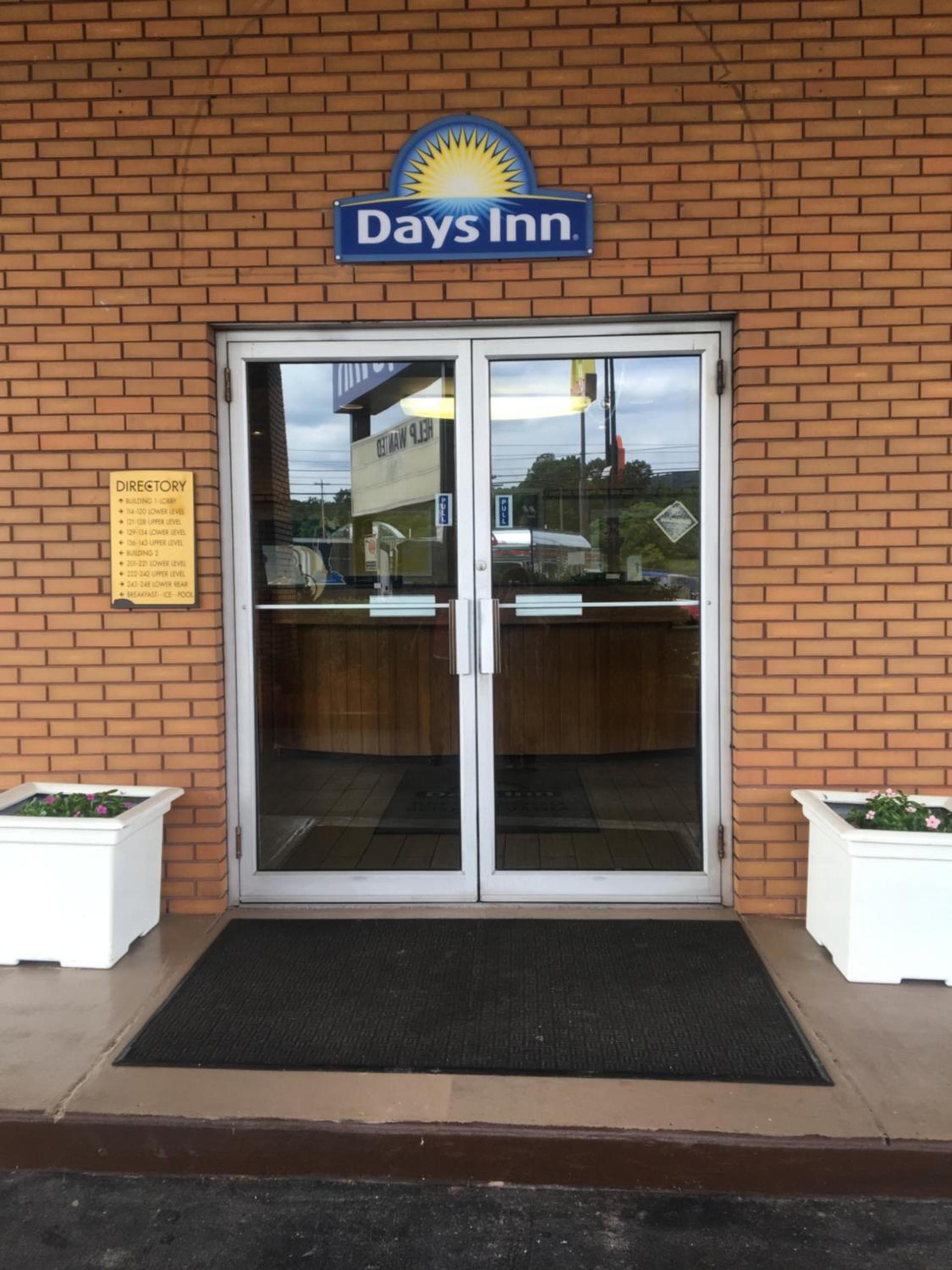Days Inn by Wyndham Breezewood photo 23