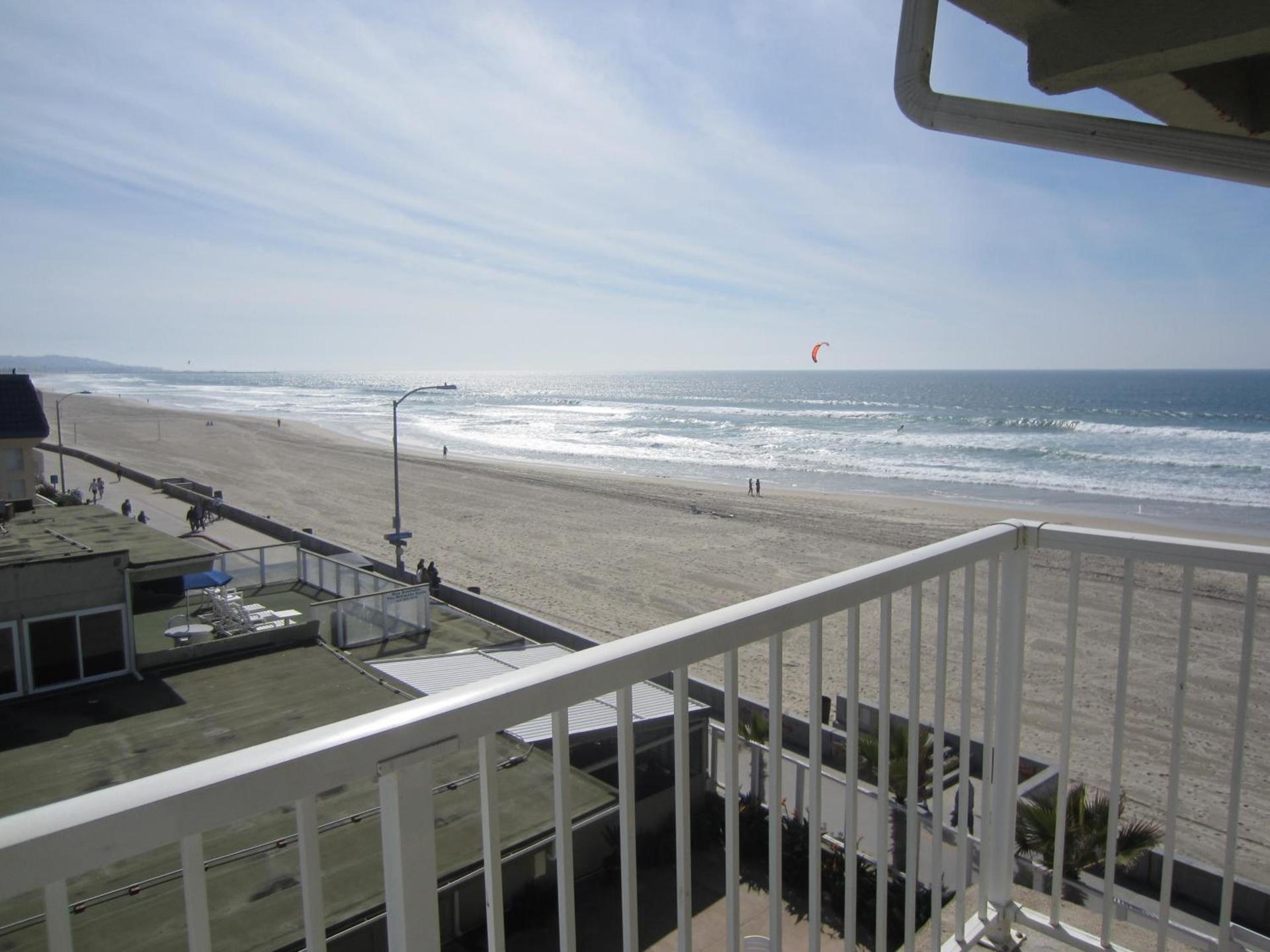 Surfer Beach Hotel photo 40