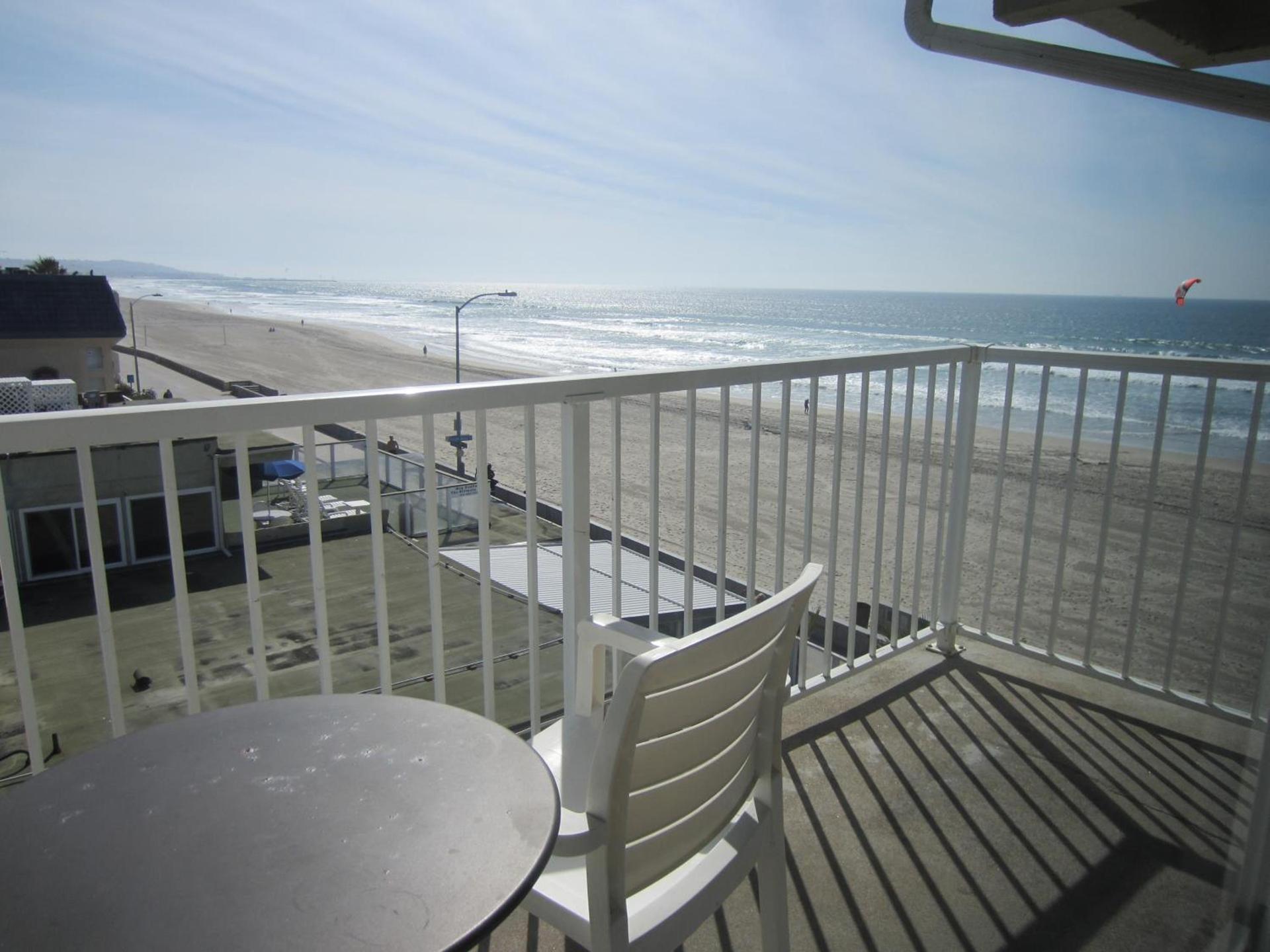 Surfer Beach Hotel photo 42