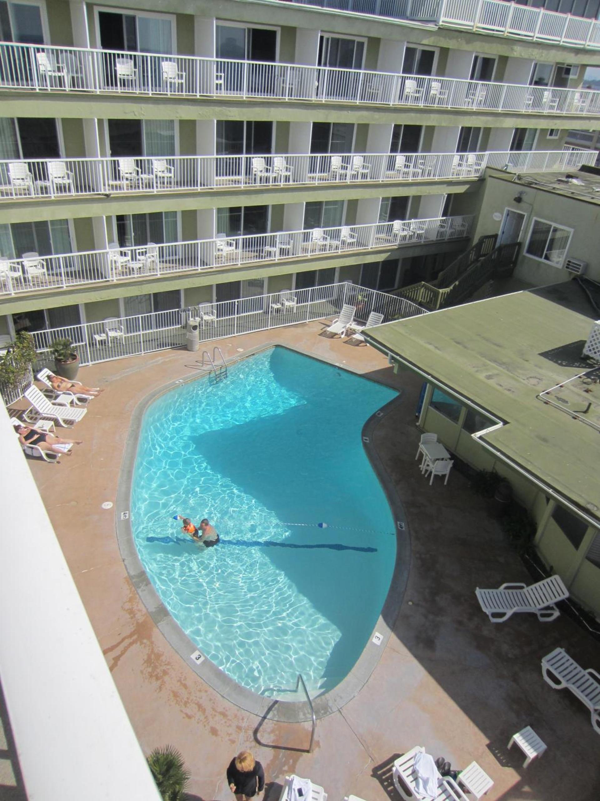 Surfer Beach Hotel photo 32
