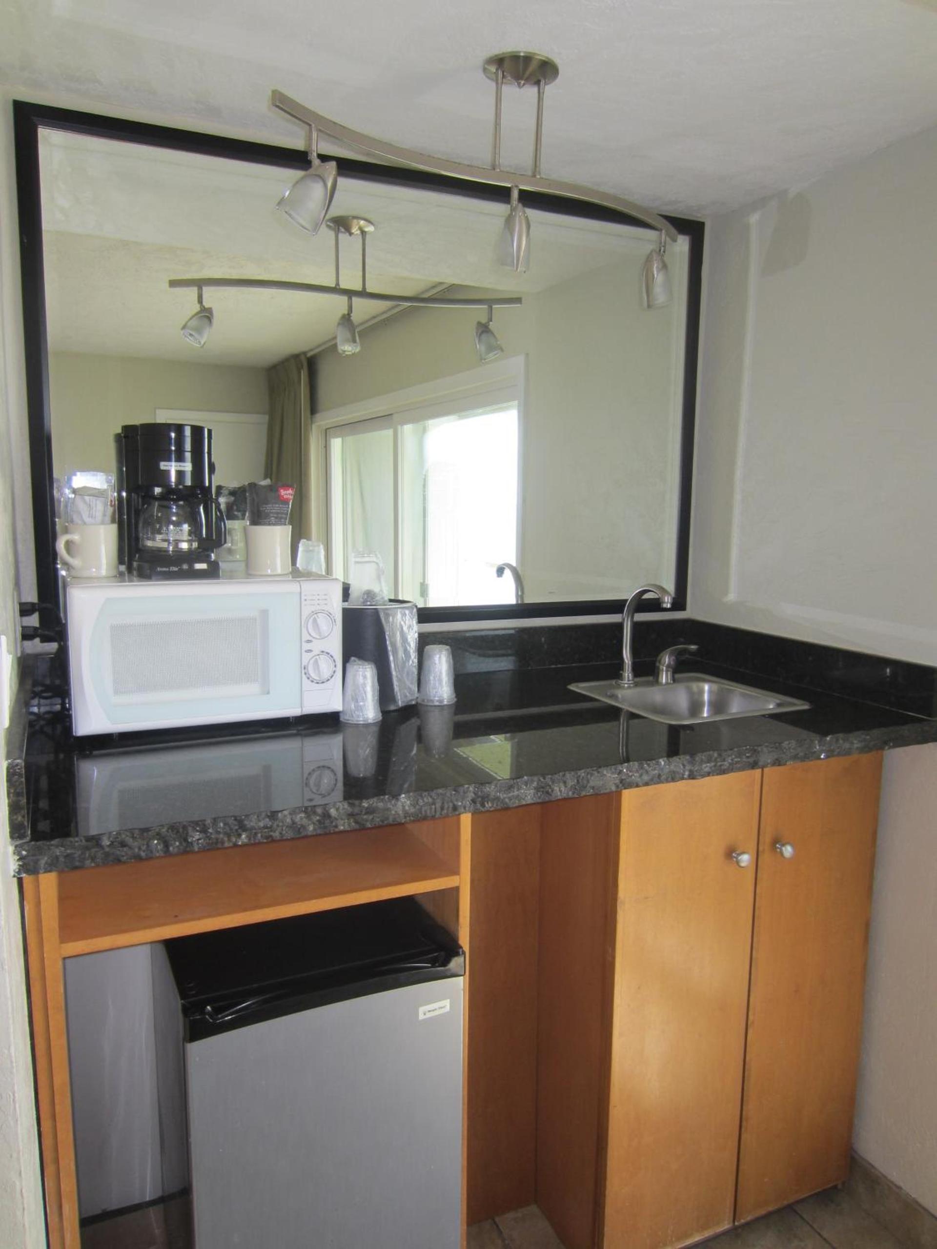 Surfer Beach Hotel photo 44