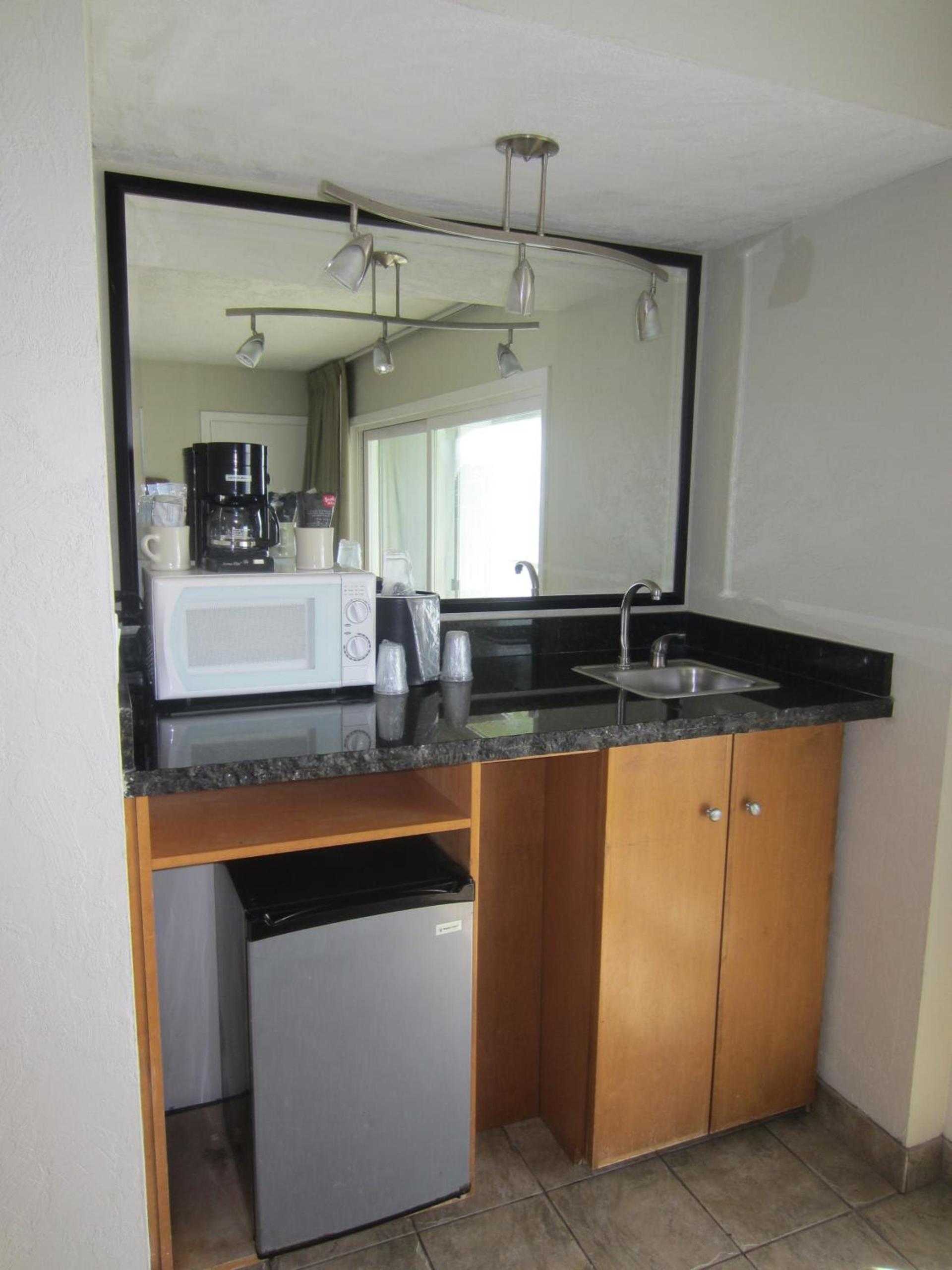 Surfer Beach Hotel photo 46