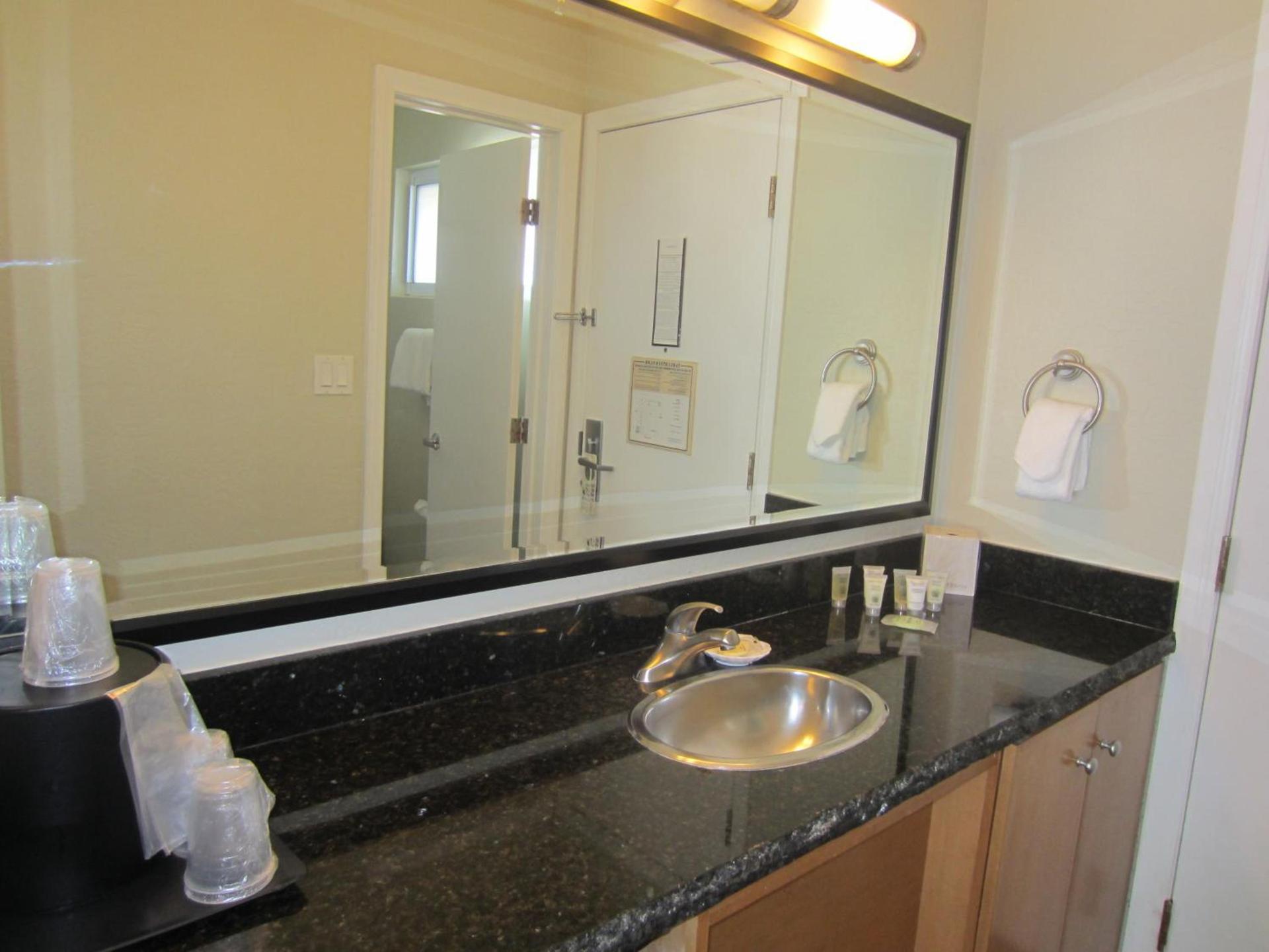Surfer Beach Hotel photo 48