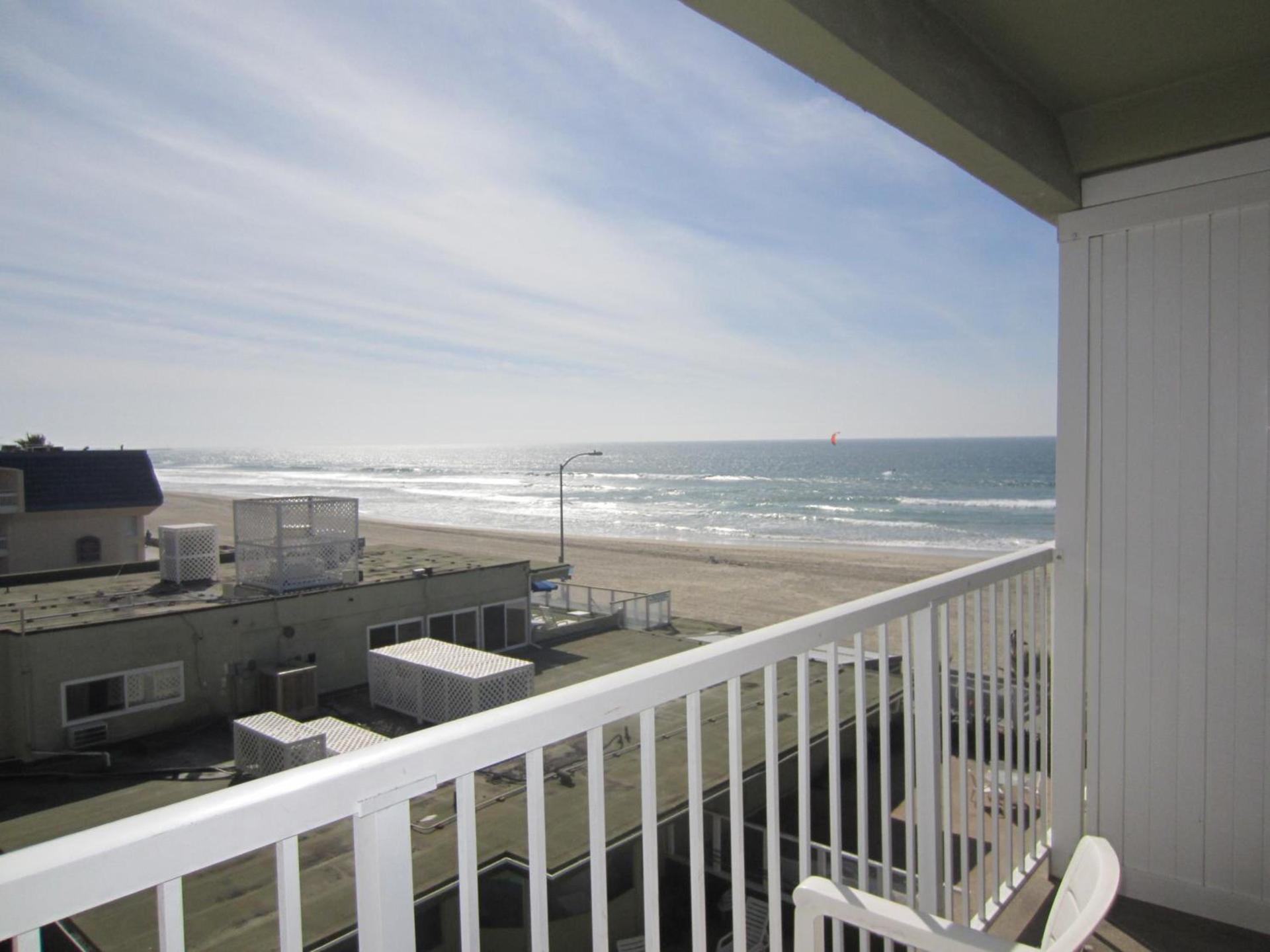 Surfer Beach Hotel photo 49