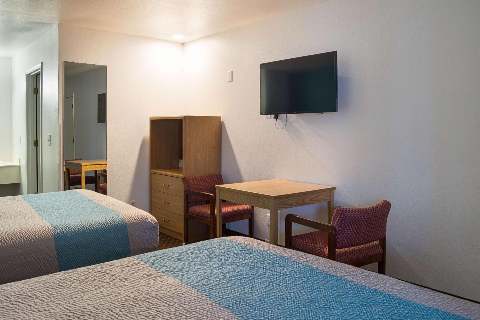 Motel 6-Canby, OR photo 49