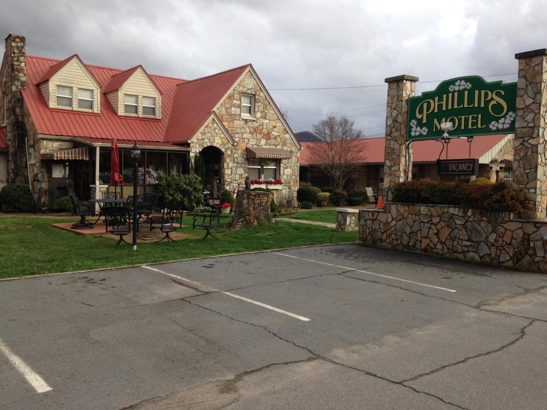 Phillips Historic Motel & Cottages photo 63