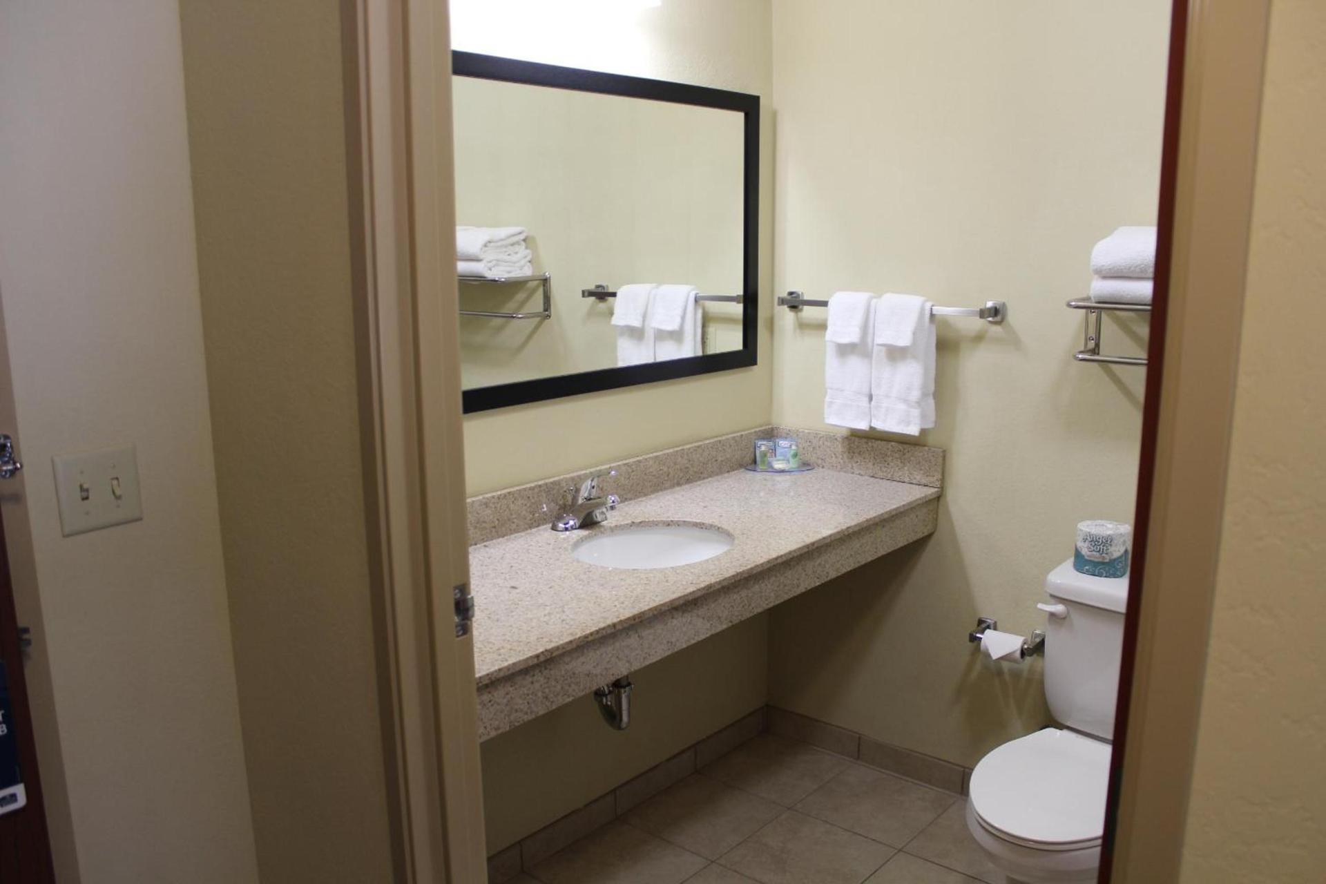Cobblestone Inn & Suites - Rugby photo 34