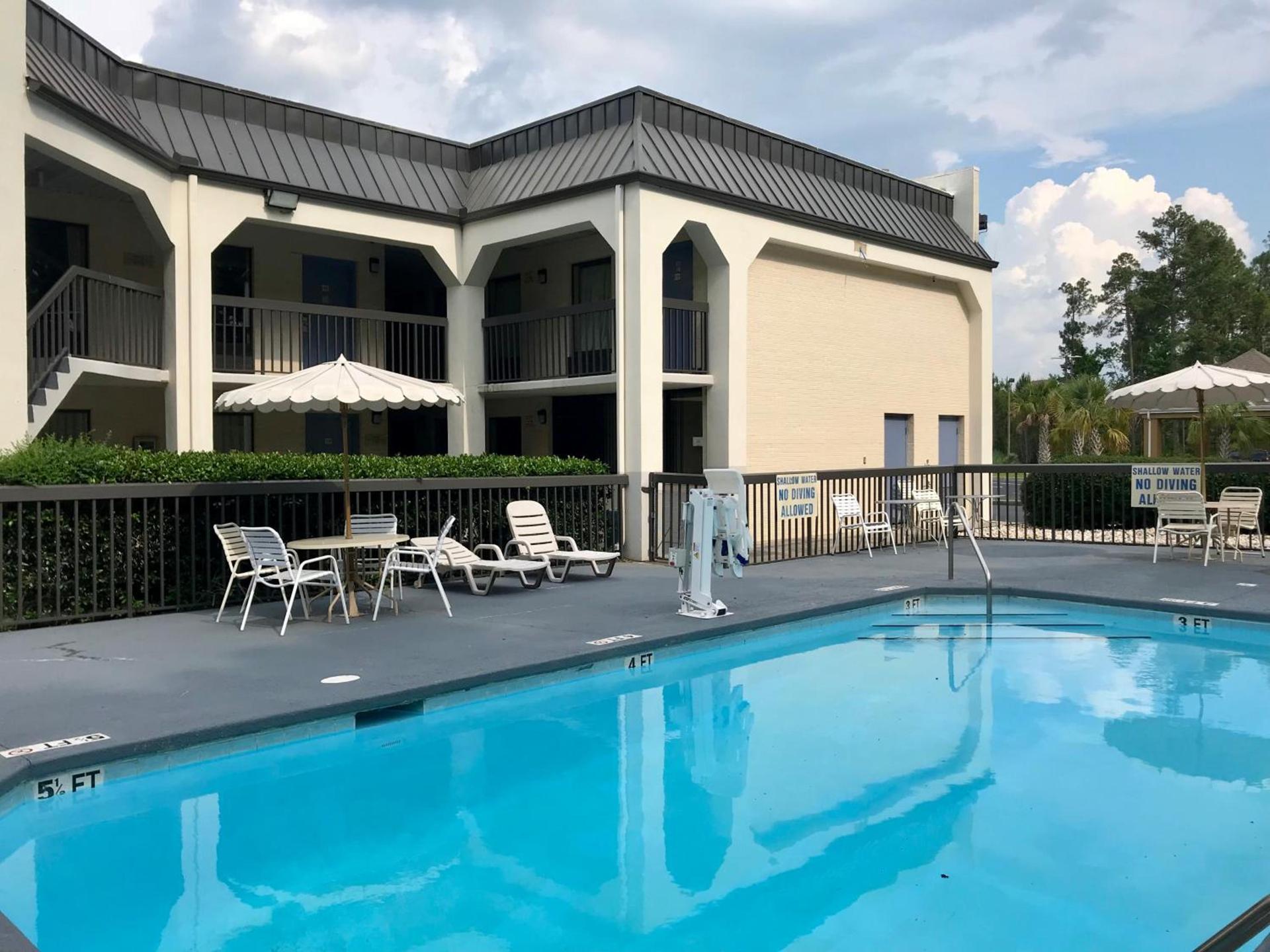 Days Inn by Wyndham Walterboro photo 16