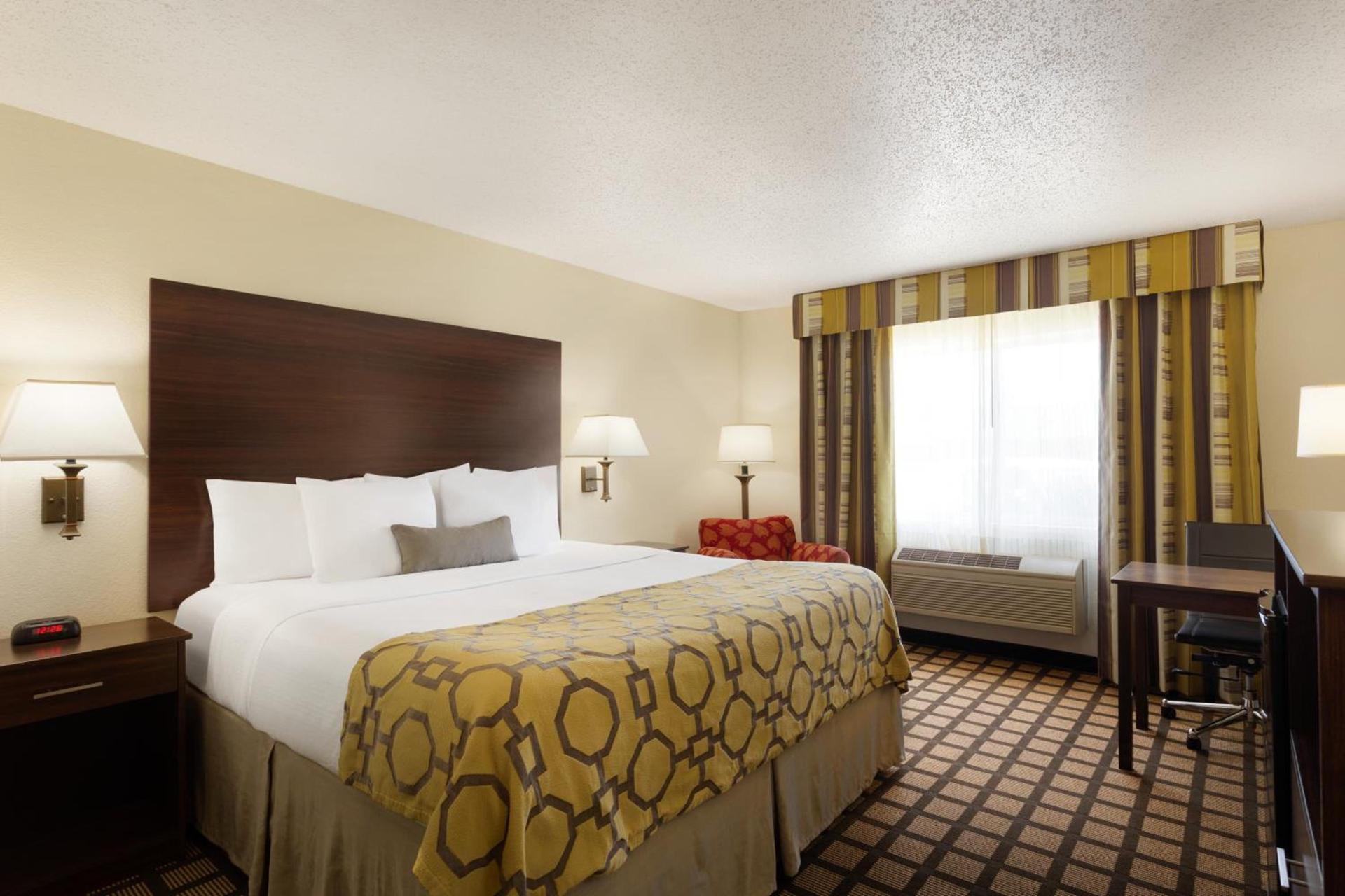 Baymont by Wyndham Salina photo 17