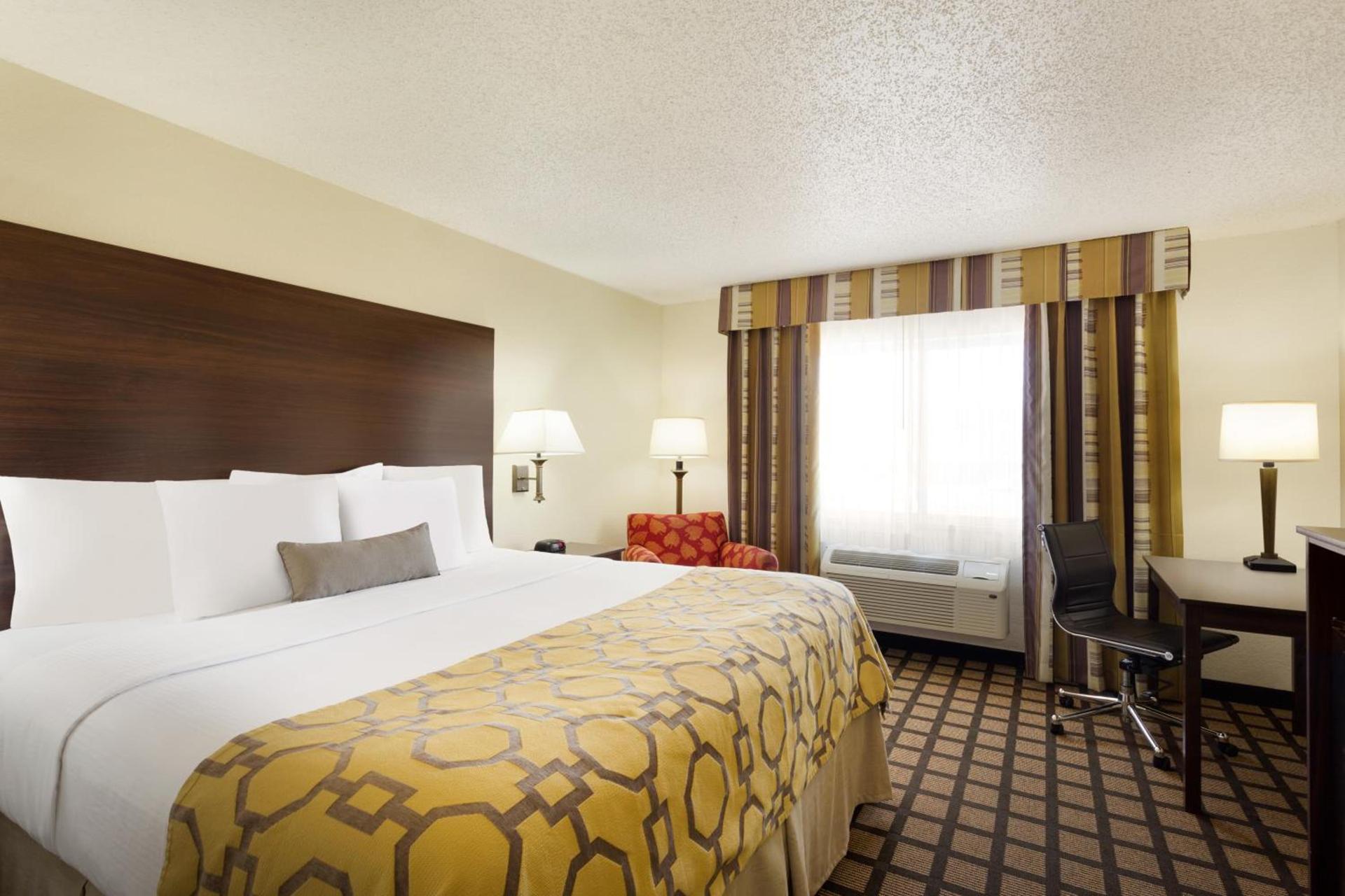 Baymont by Wyndham Salina photo 16