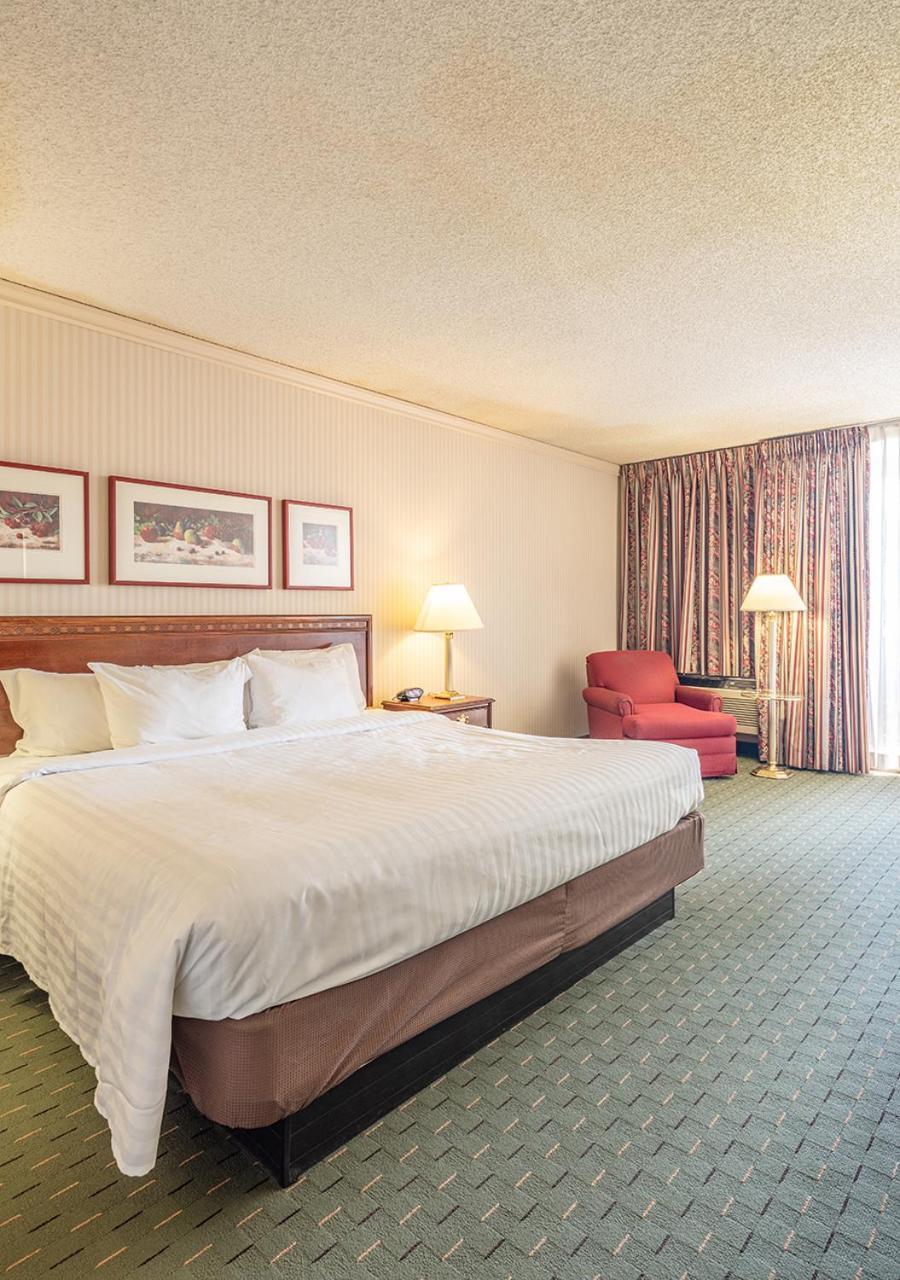 University Place Hotel and Conference Center photo 11