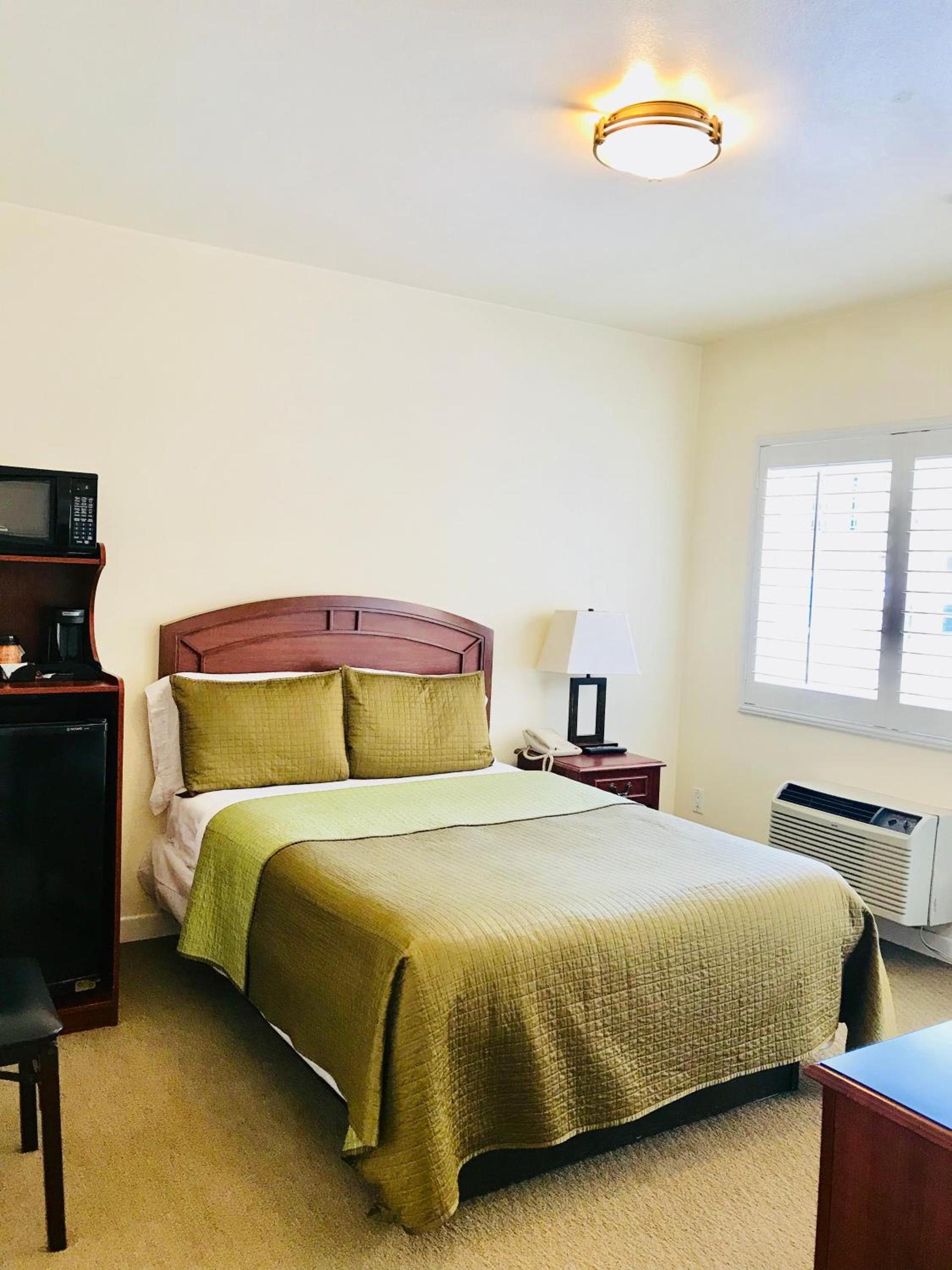 Bella Capri Inn and Suites photo 44