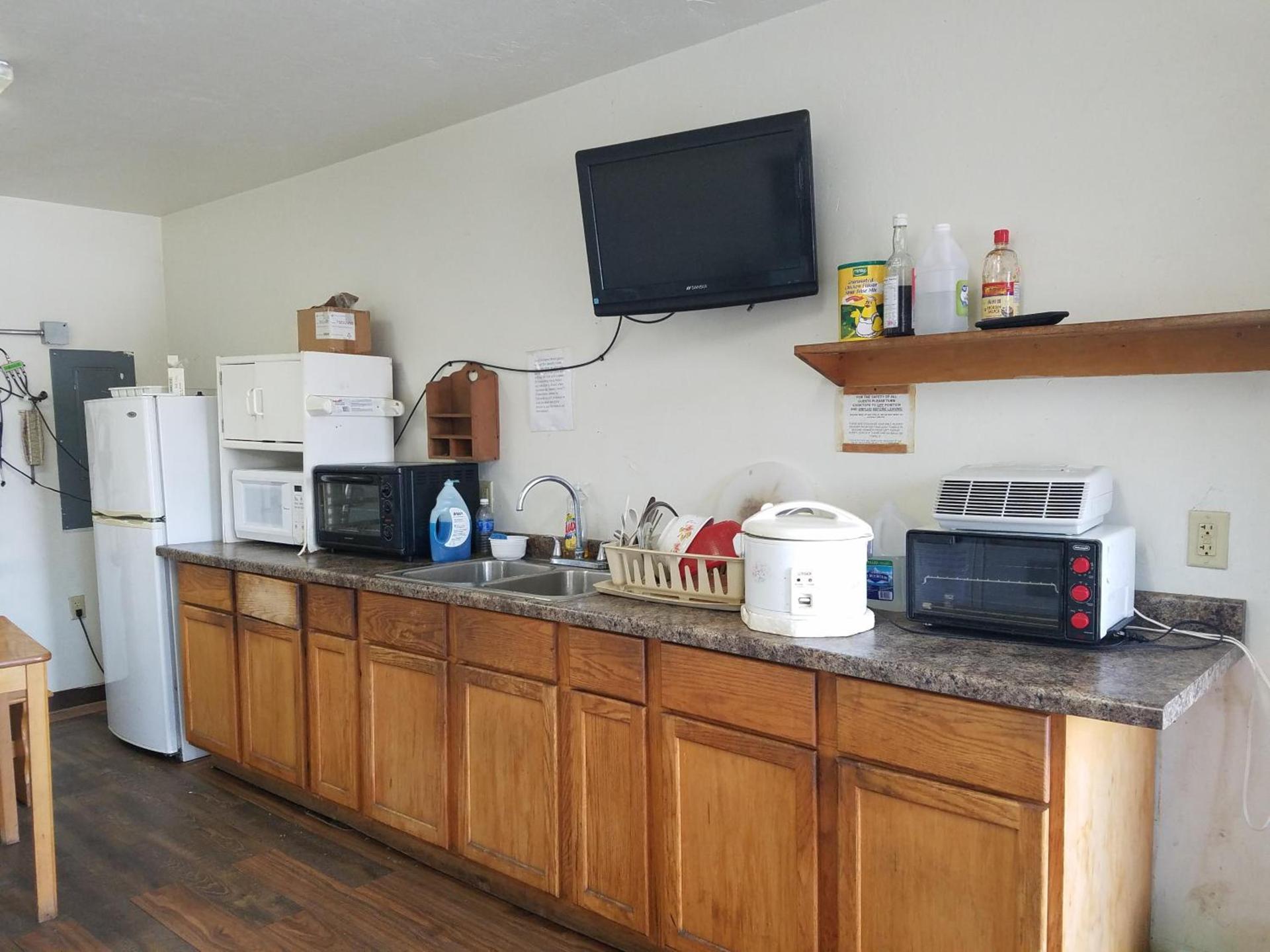 Tarragon Motel photo 10