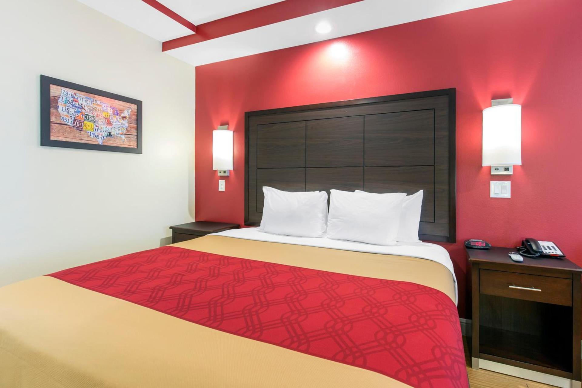 Econo Lodge Inn & Suites Houston Willowbrook photo 4