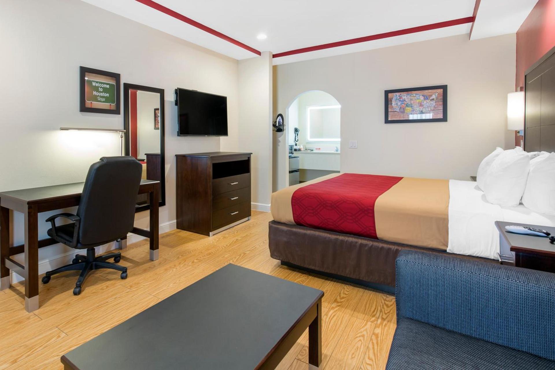 Econo Lodge Inn & Suites Houston Willowbrook photo 5