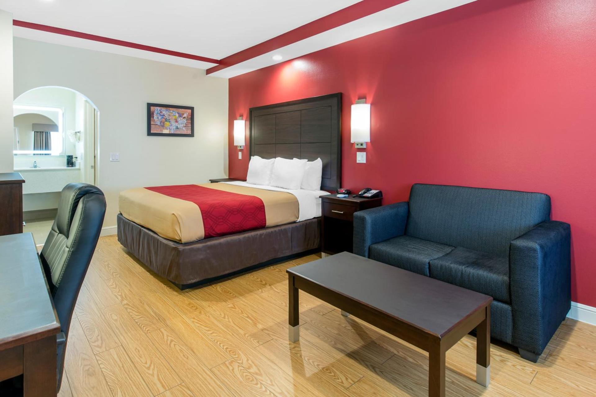 Econo Lodge Inn & Suites Houston Willowbrook photo 6