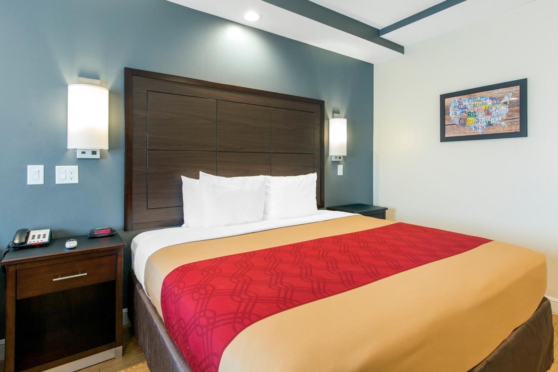 Econo Lodge Inn & Suites Houston Willowbrook photo 7