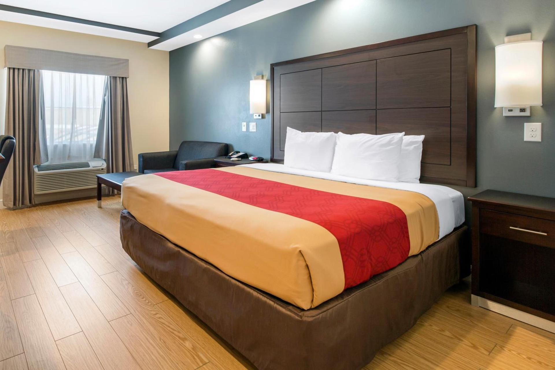 Econo Lodge Inn & Suites Houston Willowbrook photo 10