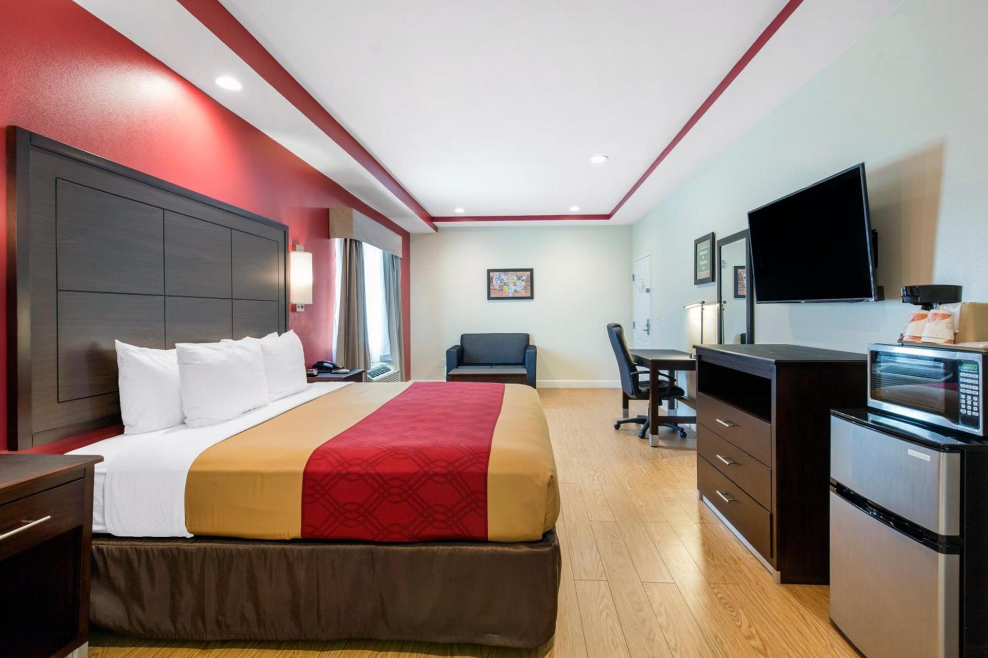 Econo Lodge Inn & Suites Houston Willowbrook photo 12