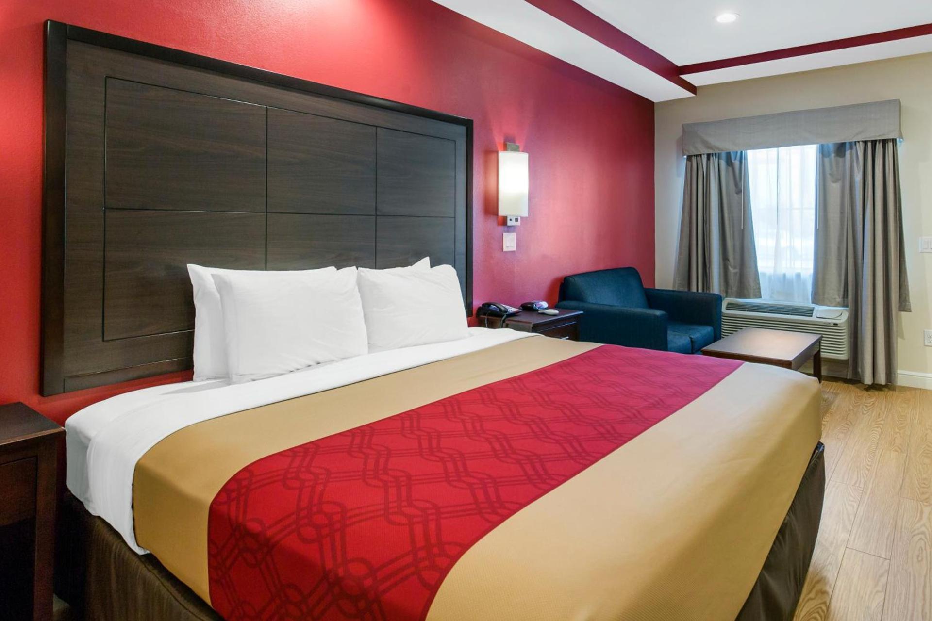 Econo Lodge Inn & Suites Houston Willowbrook photo 19