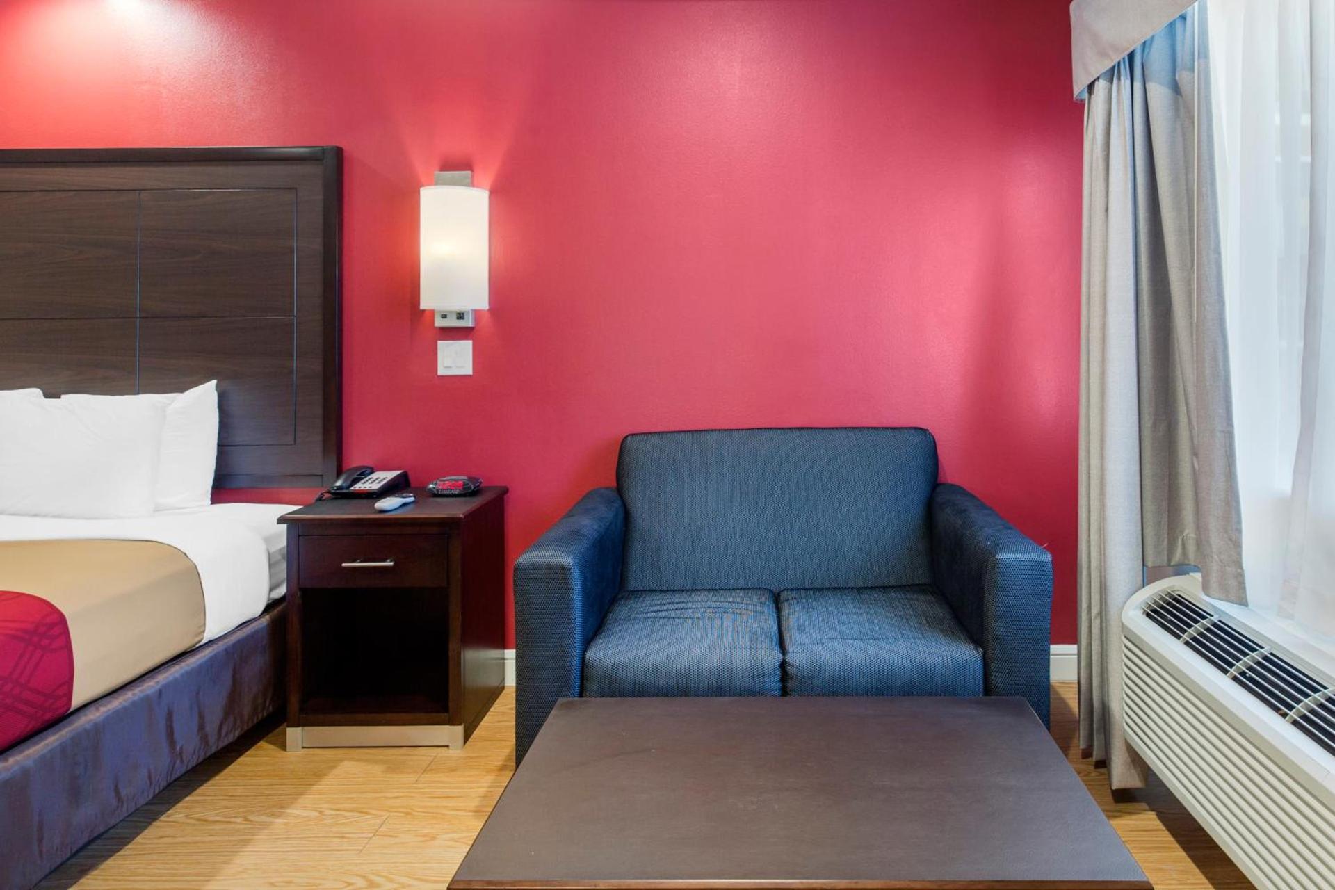 Econo Lodge Inn & Suites Houston Willowbrook photo 21