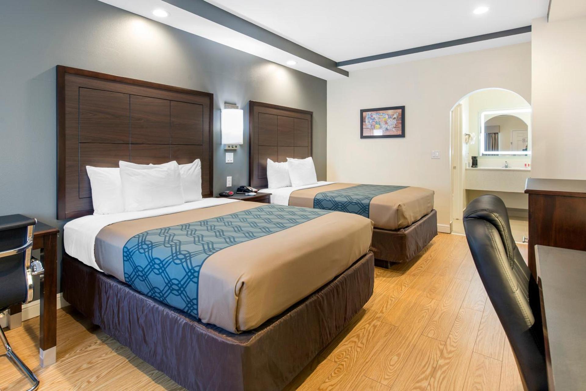 Econo Lodge Inn & Suites Houston Willowbrook photo 28