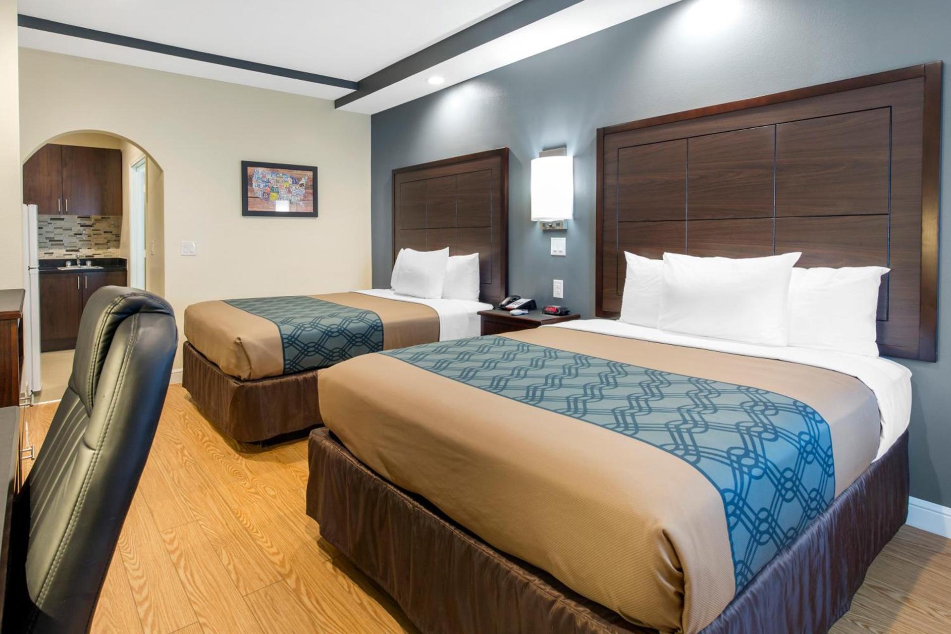 Econo Lodge Inn & Suites Houston Willowbrook photo 33