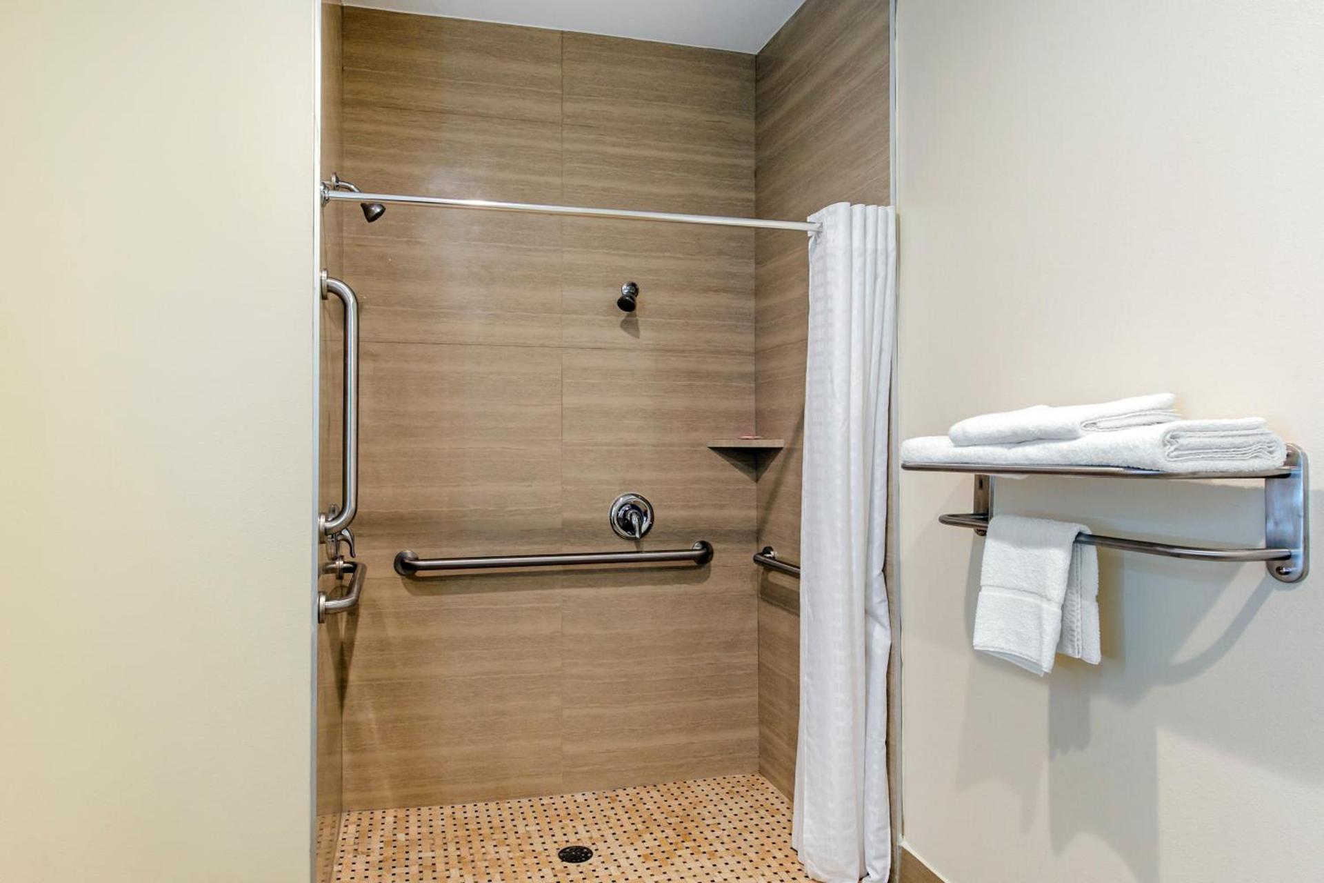 Econo Lodge Inn & Suites Houston Willowbrook photo 34