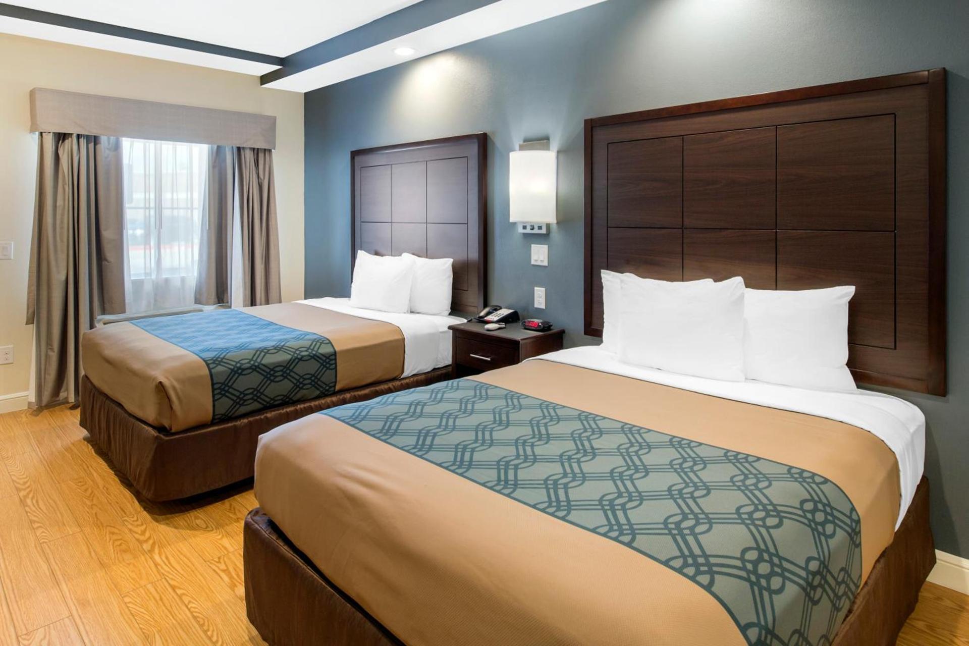 Econo Lodge Inn & Suites Houston Willowbrook photo 36