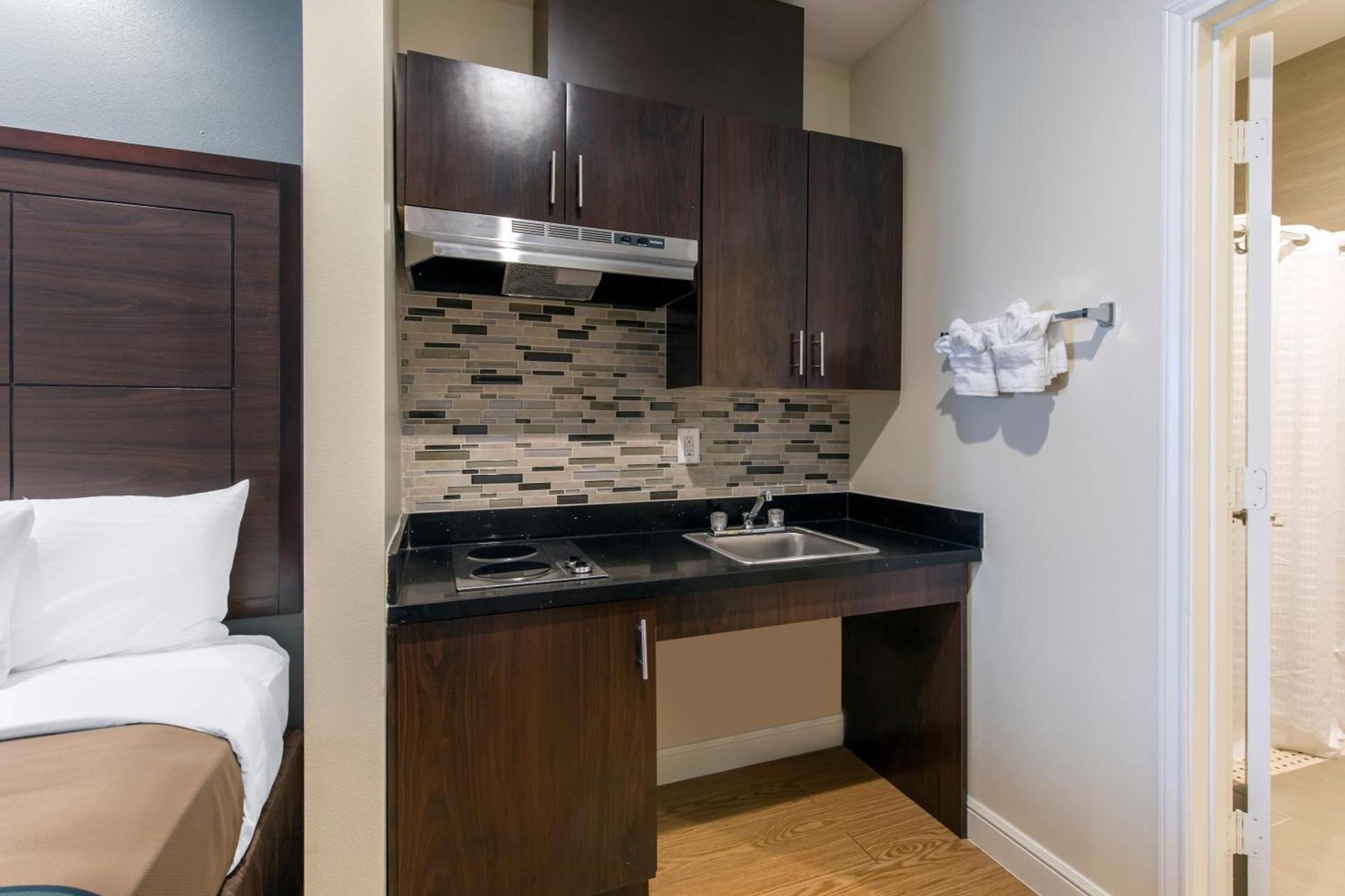 Econo Lodge Inn & Suites Houston Willowbrook photo 40