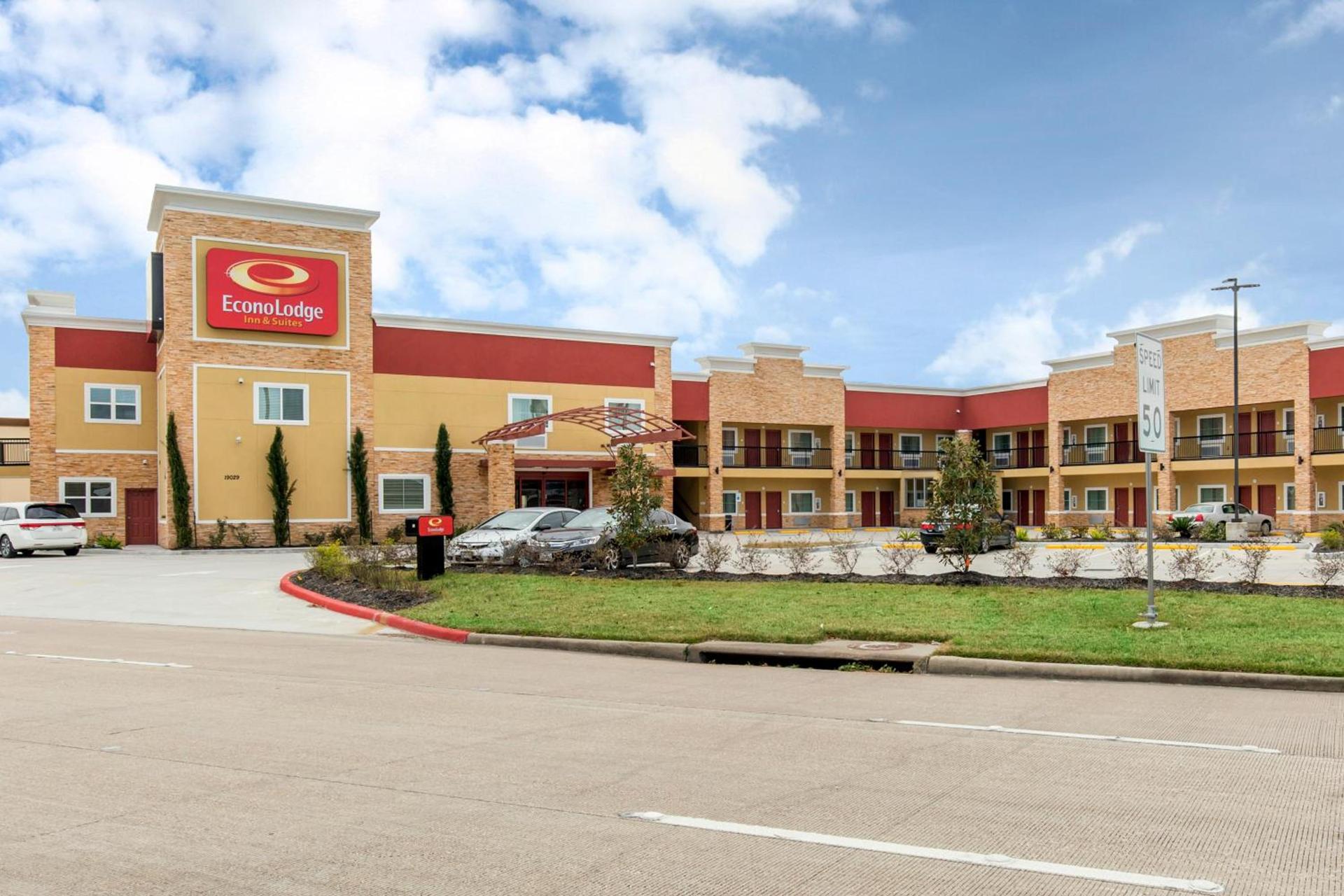 Econo Lodge Inn & Suites Houston Willowbrook photo 1