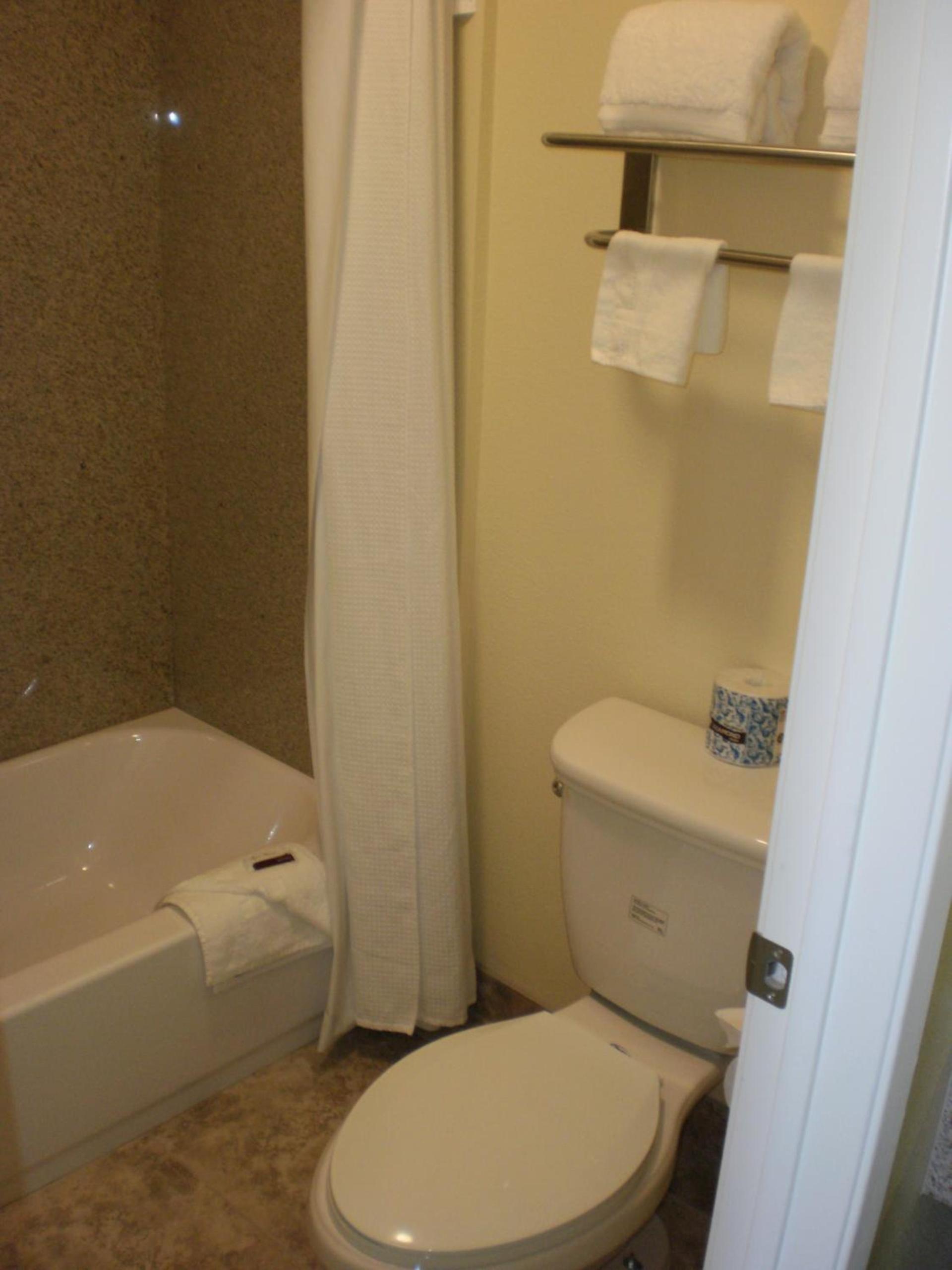 Executive Inn Mojave photo 10