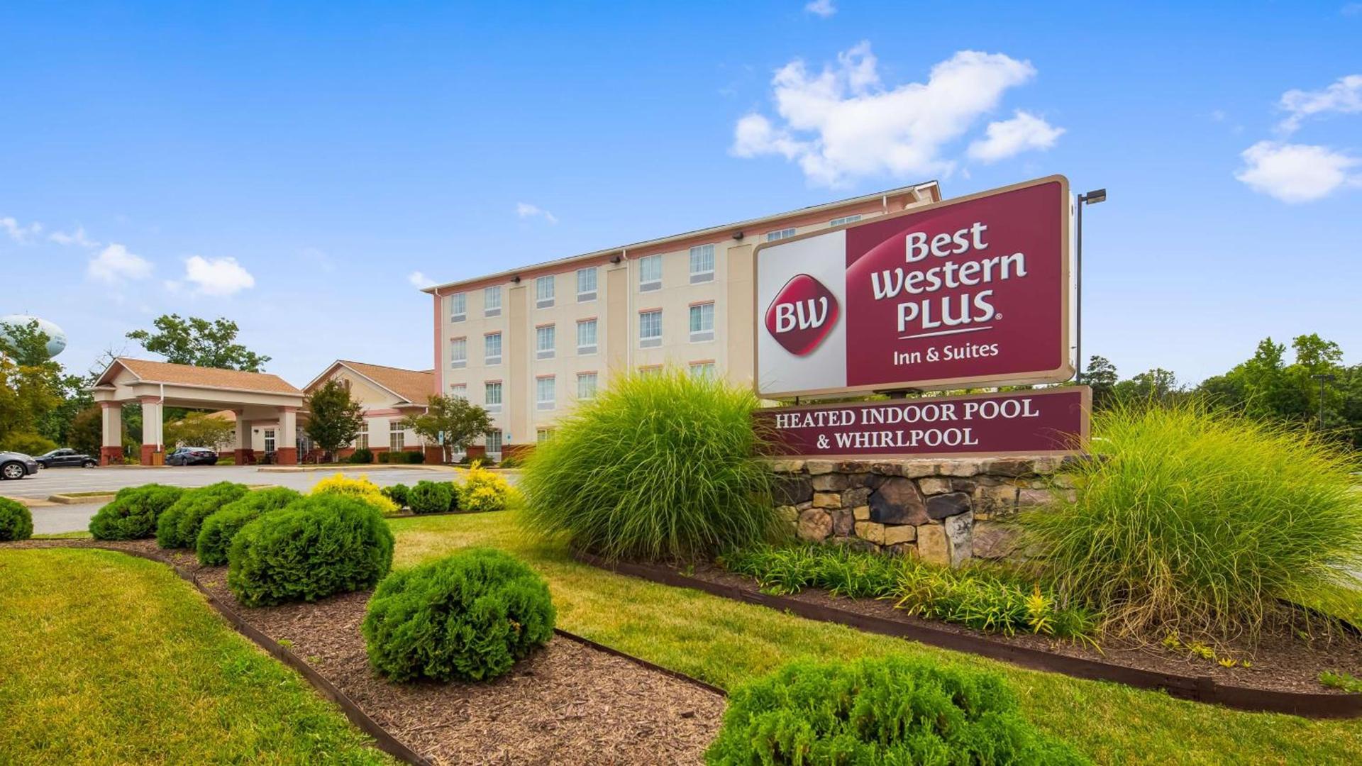 Best Western Plus Crossroads Inn & Suites photo 1