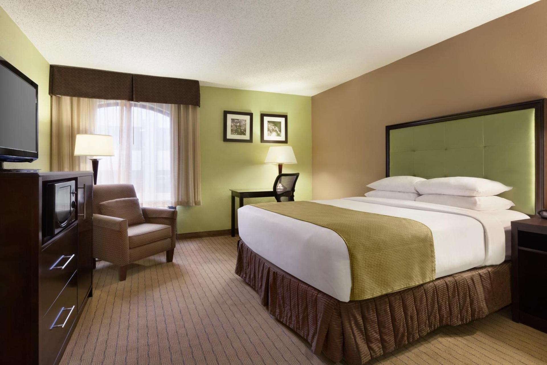 Days Inn by Wyndham Baltimore Inner Harbor photo 36