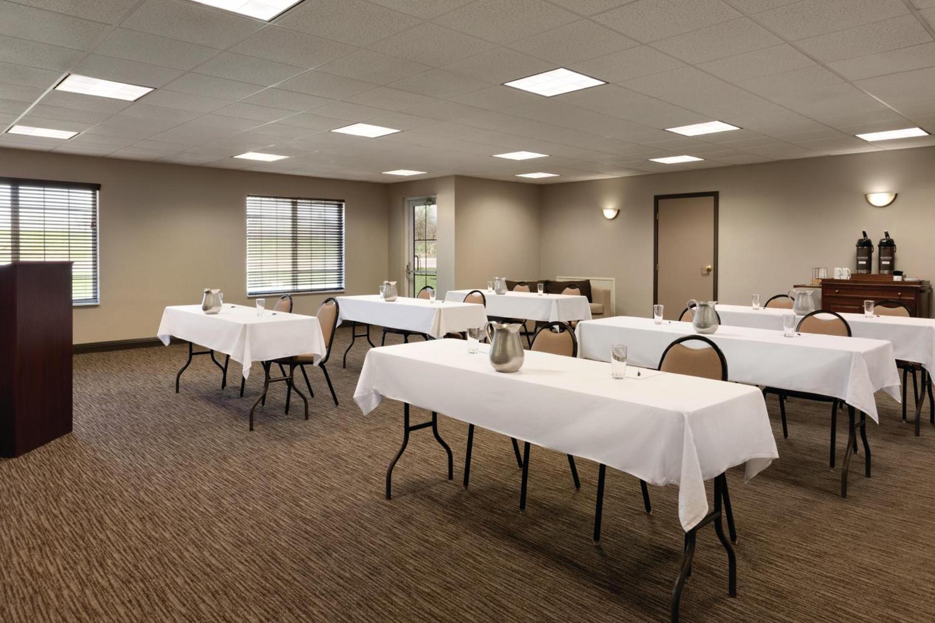 Country Inn & Suites by Radisson, Indianapolis Airport South, IN photo 32