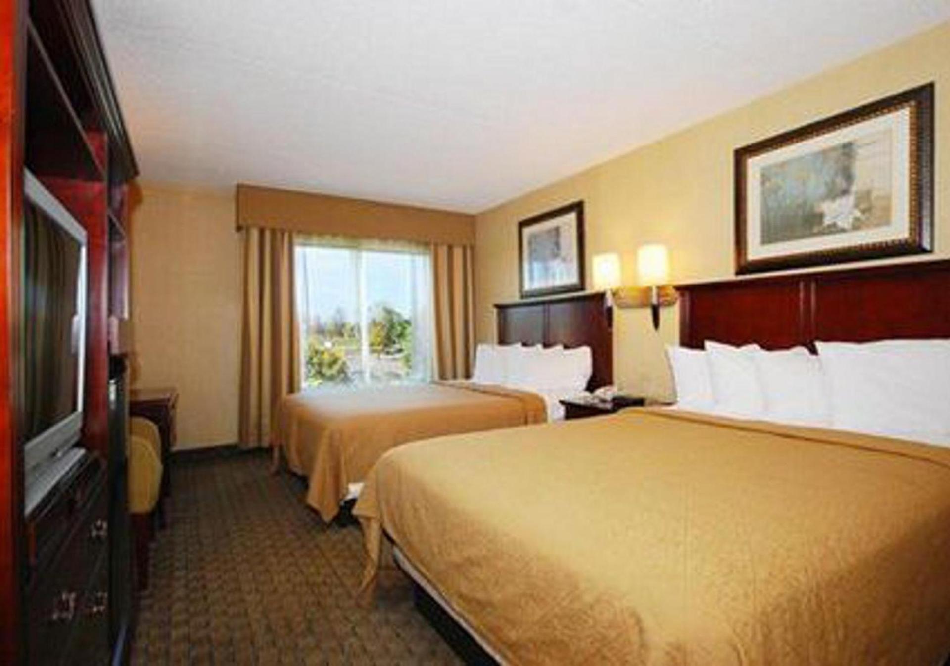 Quality Inn & Suites Bensalem photo 9