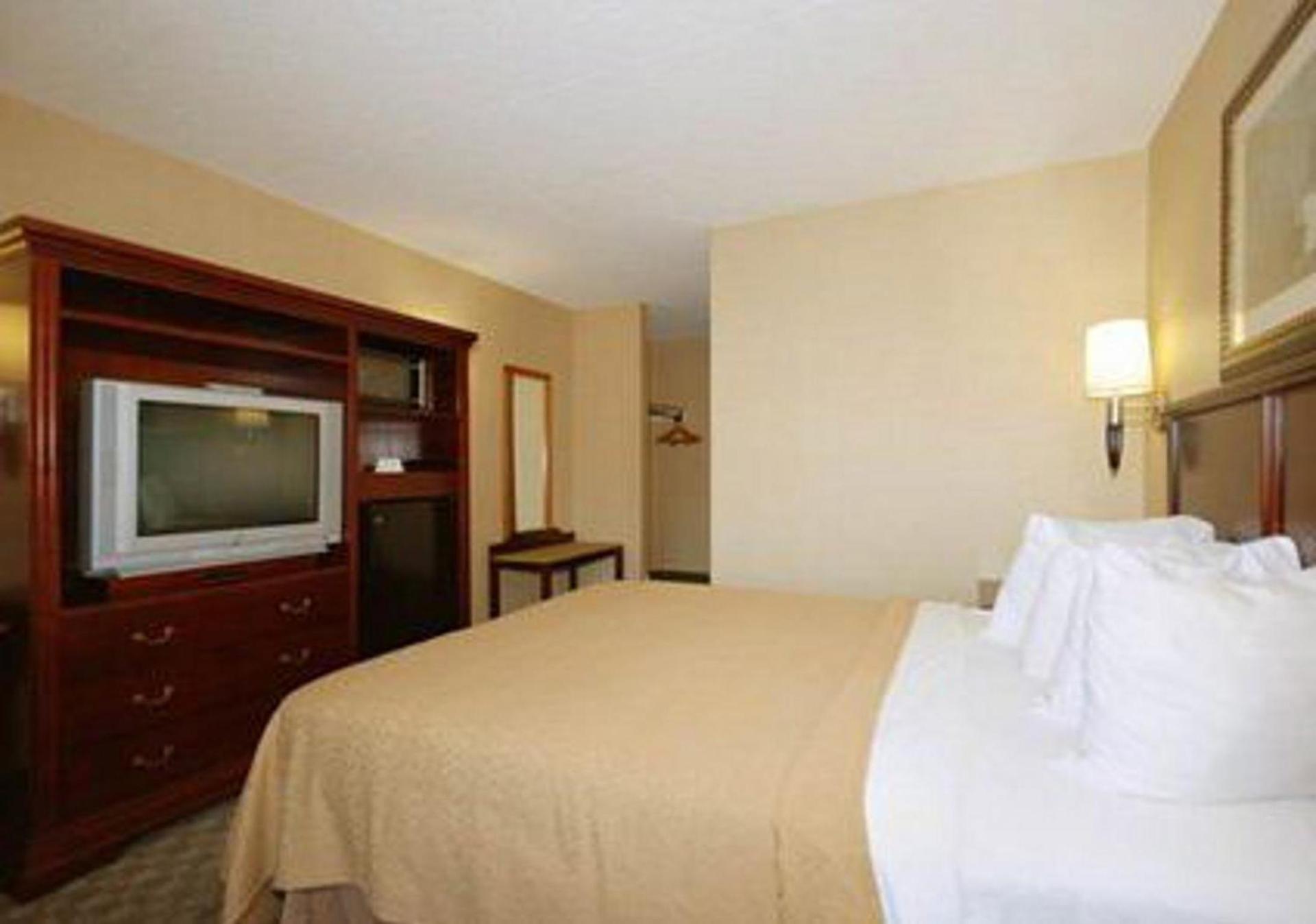 Quality Inn & Suites Bensalem photo 3