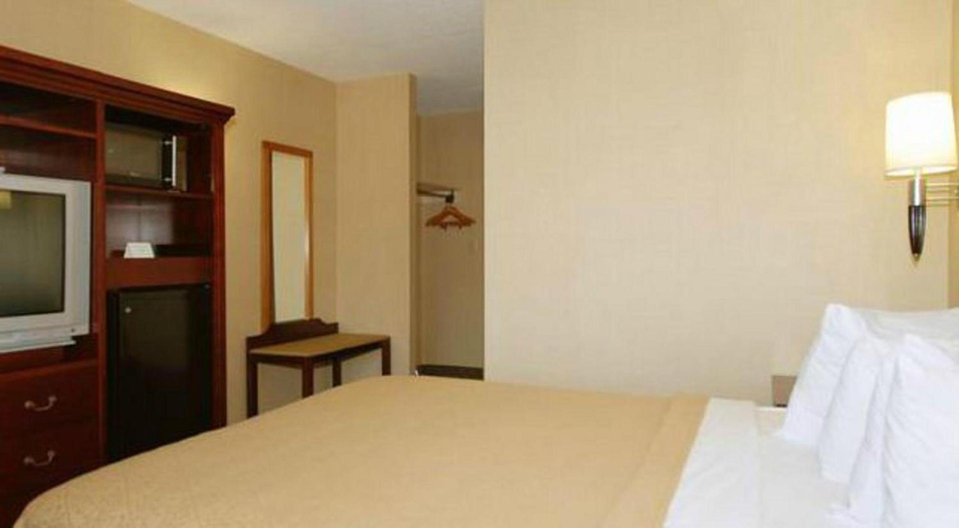 Quality Inn & Suites Bensalem photo 6